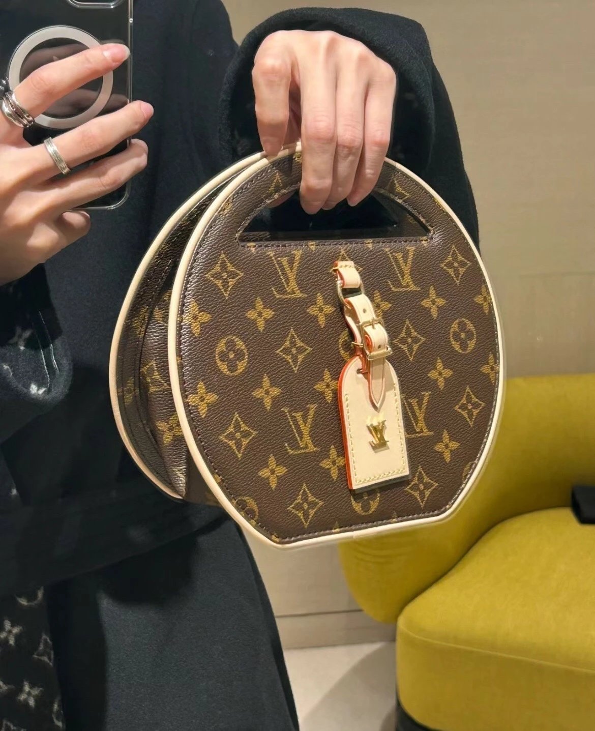 Louis Vuitton LV Women's Bag Top version 【New Arrivals】New AroundMe Wheel Bag Small Size Handbag round Pie Bag Presbyopic Camera Bag Handbag Shoulder Messenger Bag for Women M47117