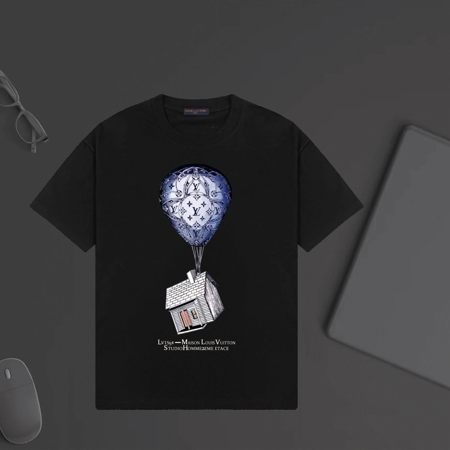 Louis Vuitton LV T-shirt Balloon House Print on the Chest logo round Neck Short Sleeve25ss New pure cotton T Unisex T-Shirt OS Drop Shoulder Loose Fit Base Shirt Top T-Shirt Short Sleeve