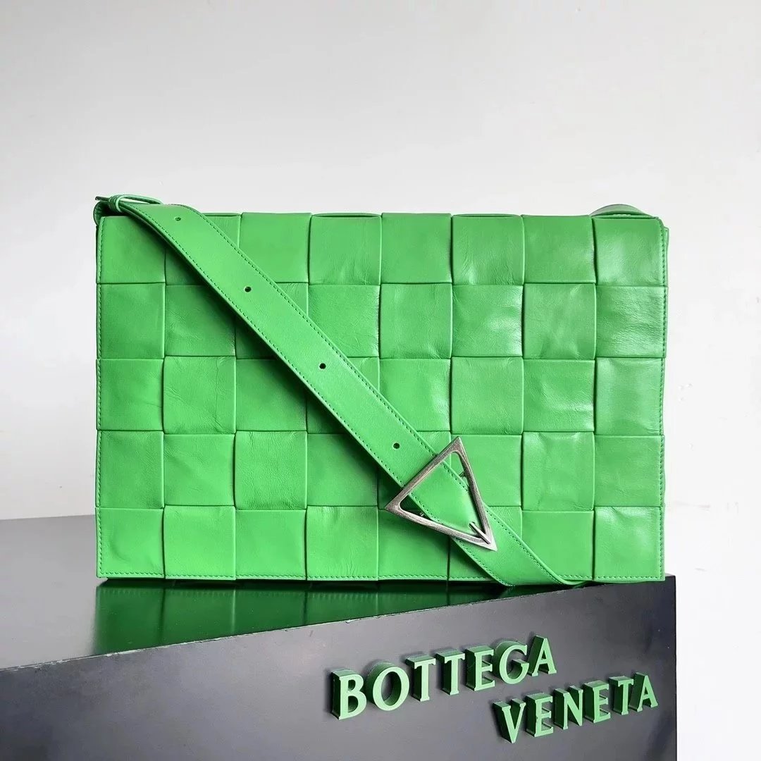 Bottega Veneta Men's Bag Top version New Woven Bag Large Men's Backpack cassette Woven Bag Crossbody Bag Large Handbag Men's Bag Men's Weaving Men's Bag Oil Wax Leather Cowhide