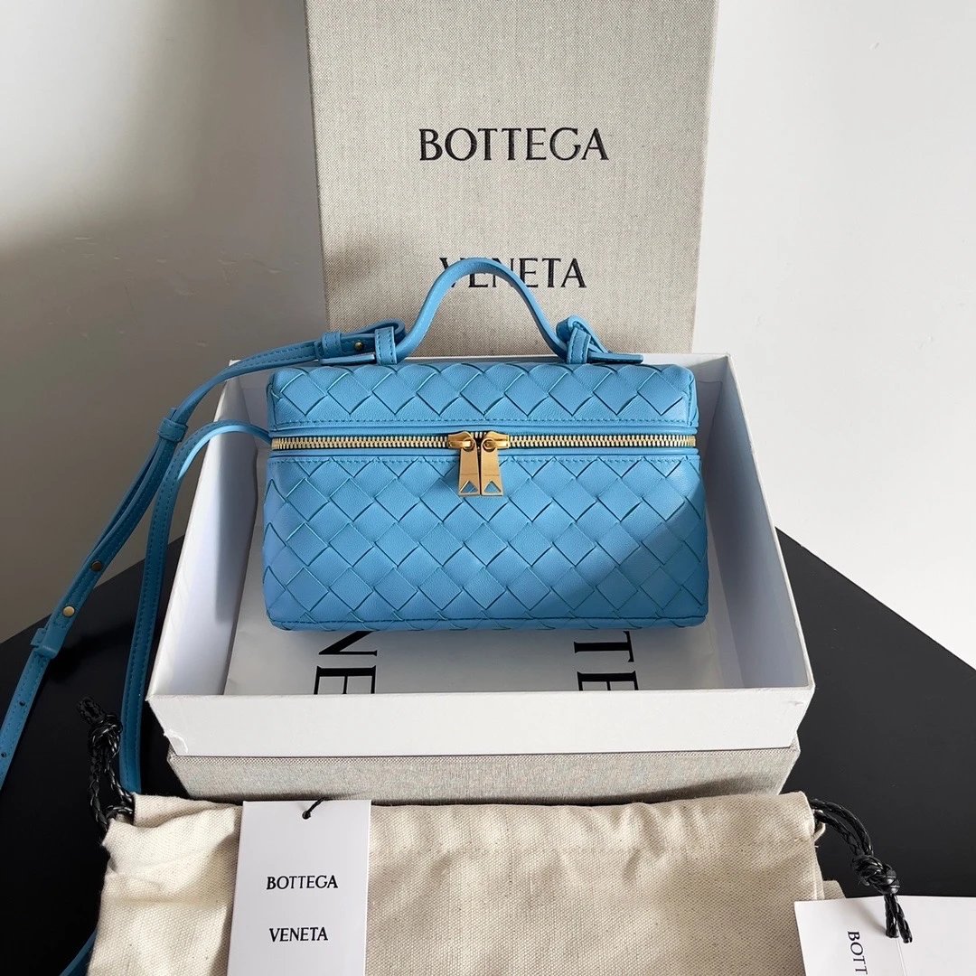 Bottega Veneta Women's Bag Top version 【Version Surrogate Shopping Original Highest Version】BottegaVeneta24Spring and Summer Woven Zipper Messenger Bag New Woven Bag Box Bag Lunch Box Bag Cowhide Woven Bag Cosmetic Bag New Women's Bag Cosmetic Case Portab