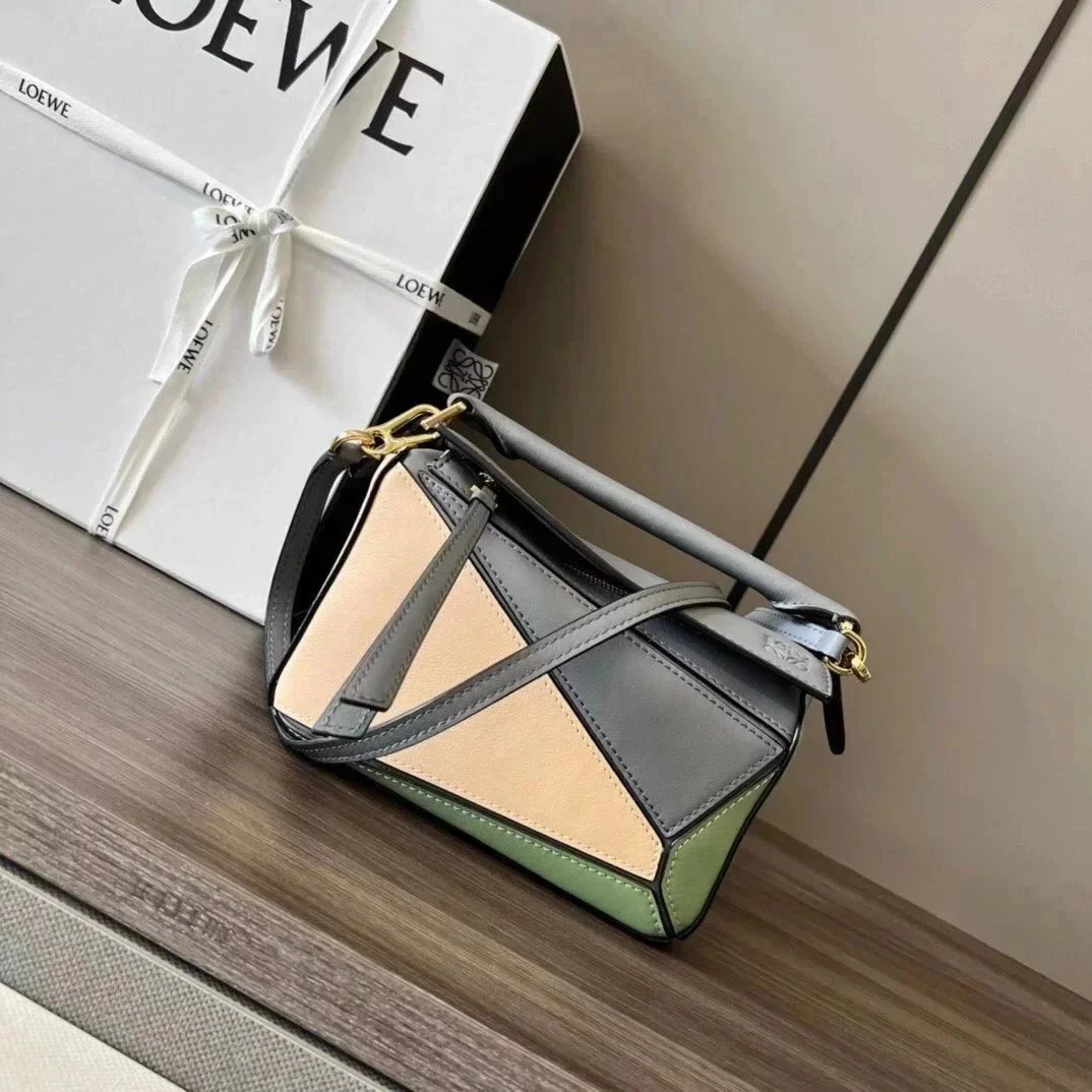 LOEWE Women's Bag Top version 【Level Surrogate Shopping】puzzle Geometric Bag Women's Bag mini18cm Mini Geometric Bag Crossbody Bag Small Size24cm Medium29cm Splicing Box Bag loewe Classic Geometric Crossbody Bag