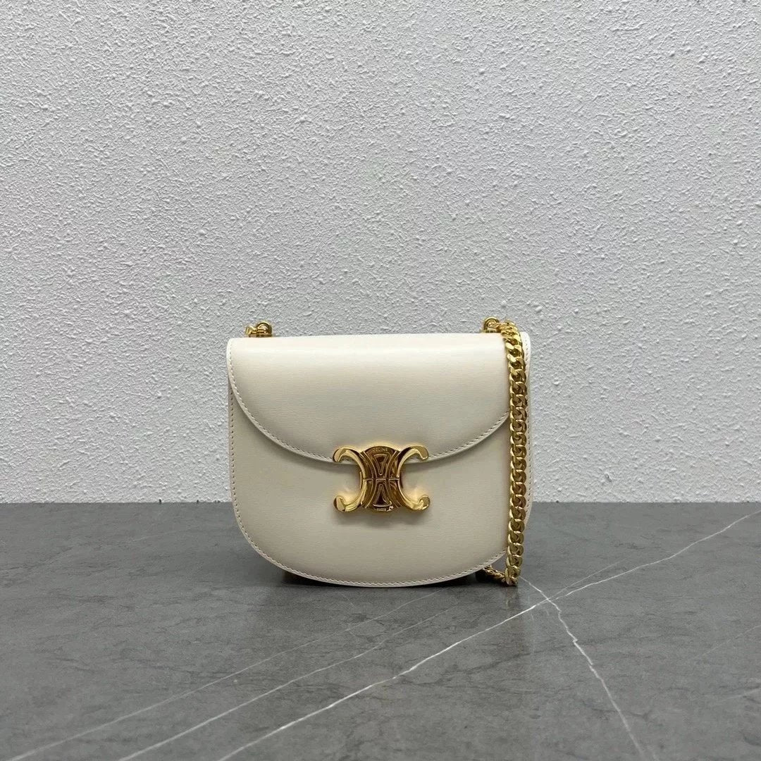 Celine women's bag Top version 【Original Leather Quality】2022Winter New Chain Saddle Bag TEENBESATRIOMPHE Early Autumn New Arc De Triomphe Saddle Bag Shoulder Chain Bag Crossbody Bag Classic Triumph Door Latch Metal110973