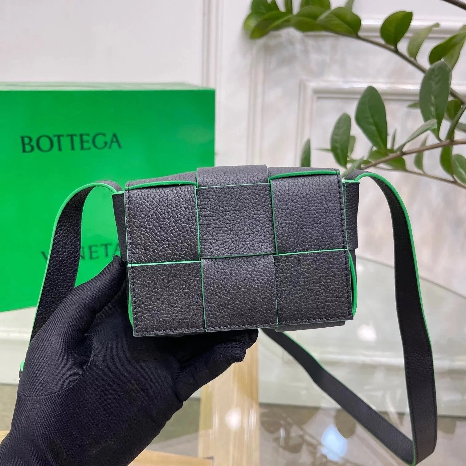 Bottega Veneta Women's Bag Top version 【Original Goods】Classic Mini Woven Bag mini6Lattice Camera Bag Lipstick Pack Small Waste Bag miniCassette Pillow Bag Woven Square Bag Rubik's Cube Woven Bag Men's and Women's Handbags Same Style Crossbody Bag Shoulde