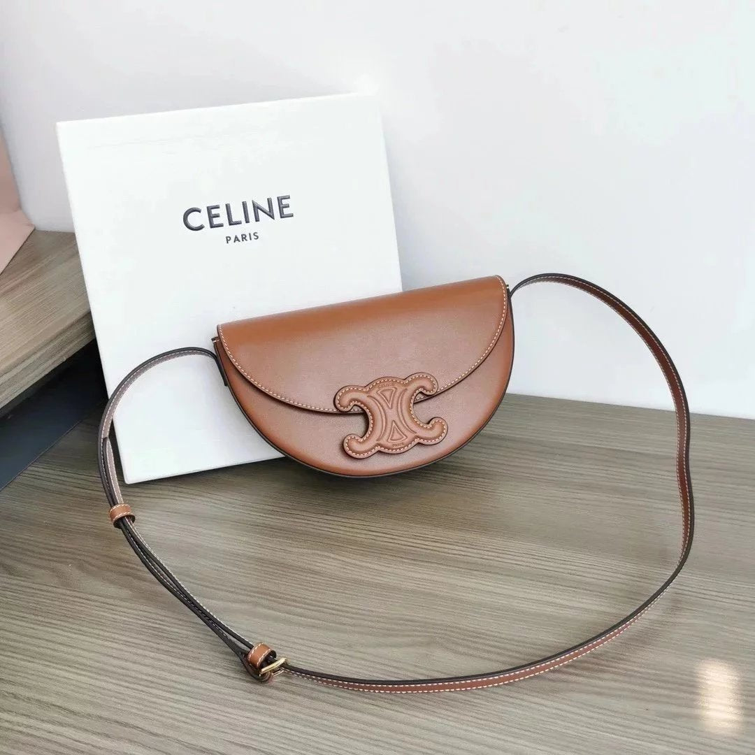 Celine women's bag Top version 【Surrogate Shopping Edition】2022Autumn and Winter New BESATRIOMPHE Arc De Triomphe Half Moon Saddle Bag Moon Bag New Crescent Saddle Bag Messenger Bag Flap Bag Cattle Leather Bag Women's Bag