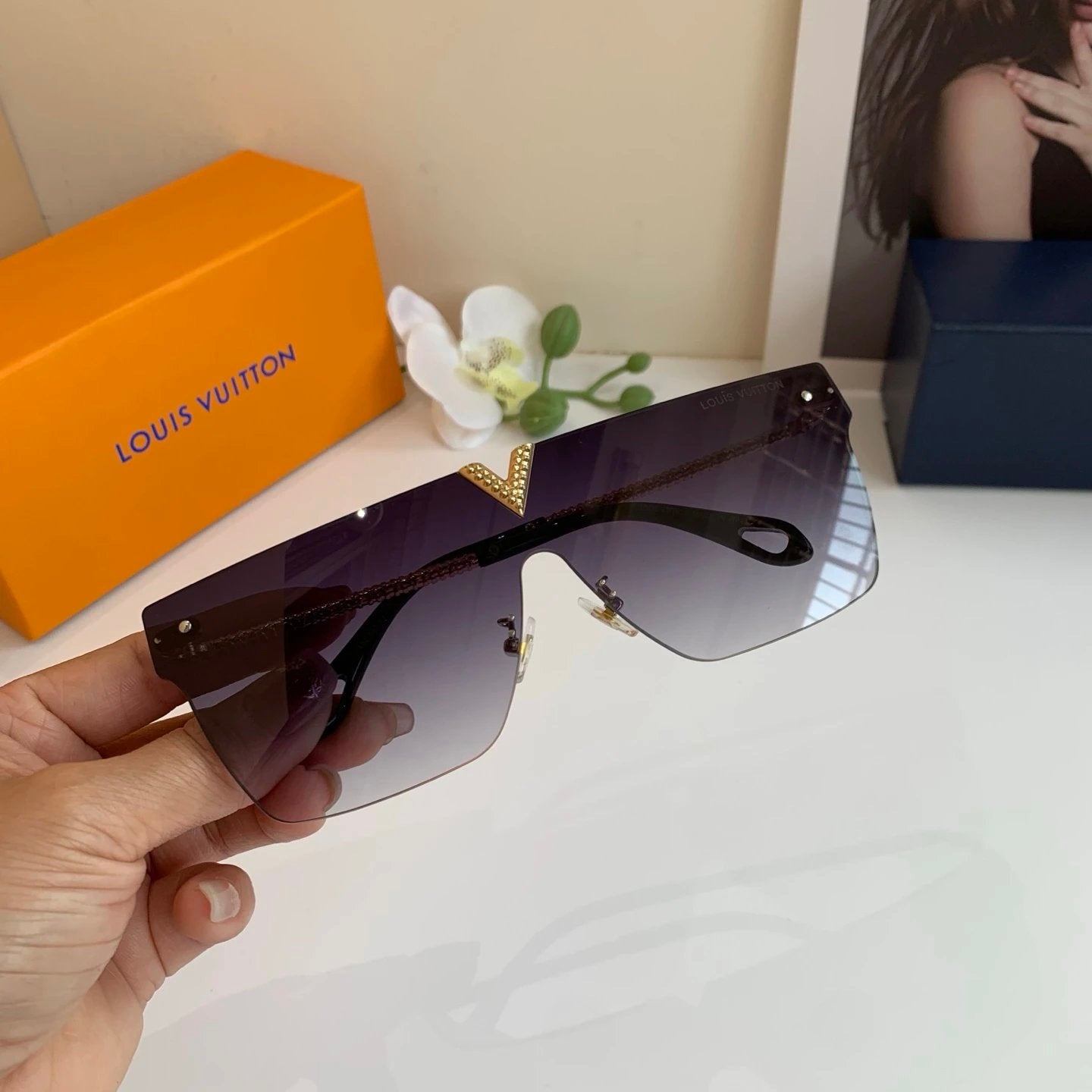 Louis Vuitton LV Sunglasses Sunglasses Slimming No Degree Unisex Couple Style Driving Beach Fishing UV Protection25ss New Sports Casual Versatile