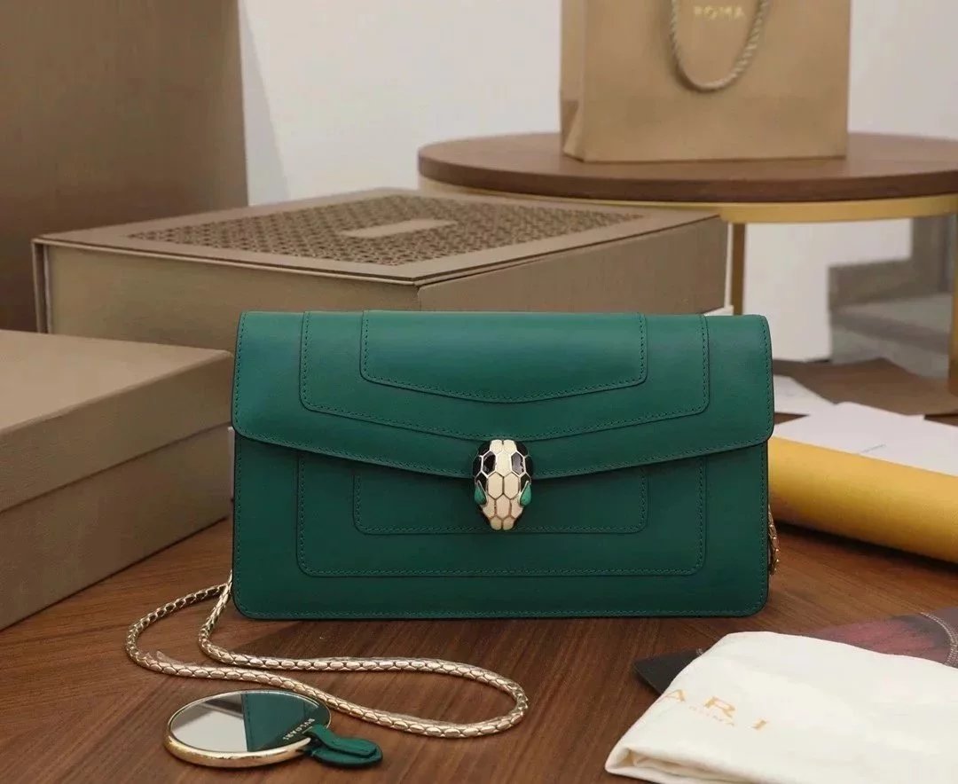 BVLGARI Bag Top version SerpentiForever Classic Emerald Cowhide Bag Decorated with a Snake's Head File Holder Chain Bag Portable Shoulder Messenger Bag Women's Bag