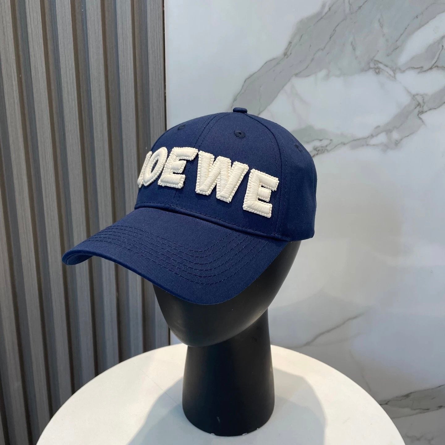 LOEWE Hat Minimalist Embroidery logo Baseball Cap Sunshade Sun Protection Duckbill Cap Large Head Circumference Slimming Face Curved Brim Versatile Sports Hat for Men and Women Couples Same Style