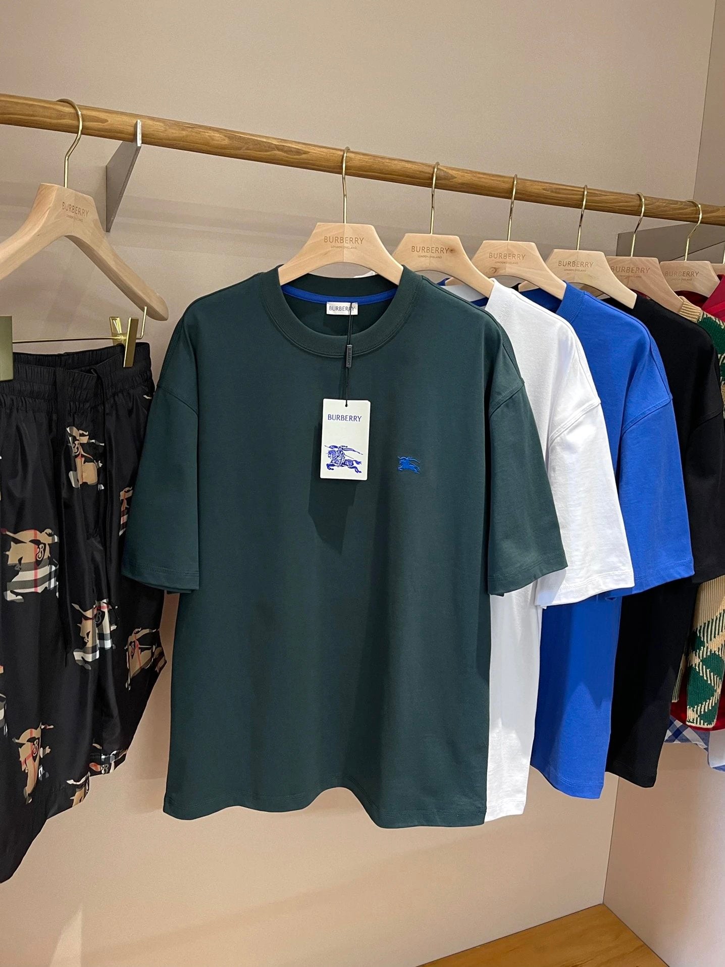 Burberry T-shirt Chest Equestrian Knight Embroidery logo round Neck Short Sleeve25ss New Pure Cotton Unisex Style T Casual T-Shirt Base Layer Shirt OS Loose Fit Half Sleeve Top Plus Size