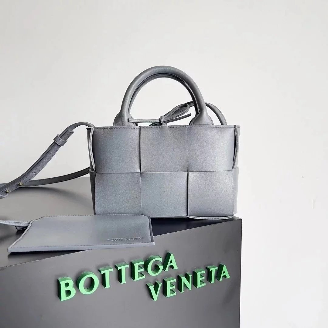 Bottega Veneta Women's Bag Top version 【Surrogate Shopping Edition】2023Spring and Summer New Super Mini Tote Bag20cmDandytote Vegetable basket Arco Woven bag intreccio New Woven Tote Bag mini Small Tote Super Mini Tote Bag Mobile Phone Bag Handbag Messeng