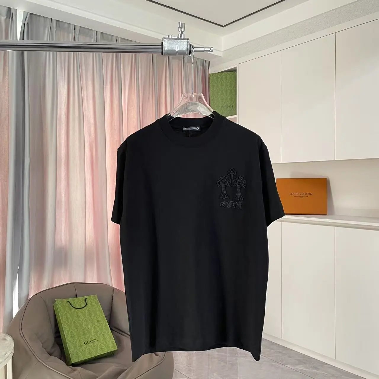 Chrome Hearts T-shirt Back Horse Hoof Sanskrit Vacuum Embroidery logo round Neck Short Sleeve25ss New Pure Cotton Unisex Style T Casual T-Shirt Base Layer Shirt OS Loose Fit Half Sleeve Top Plus Size