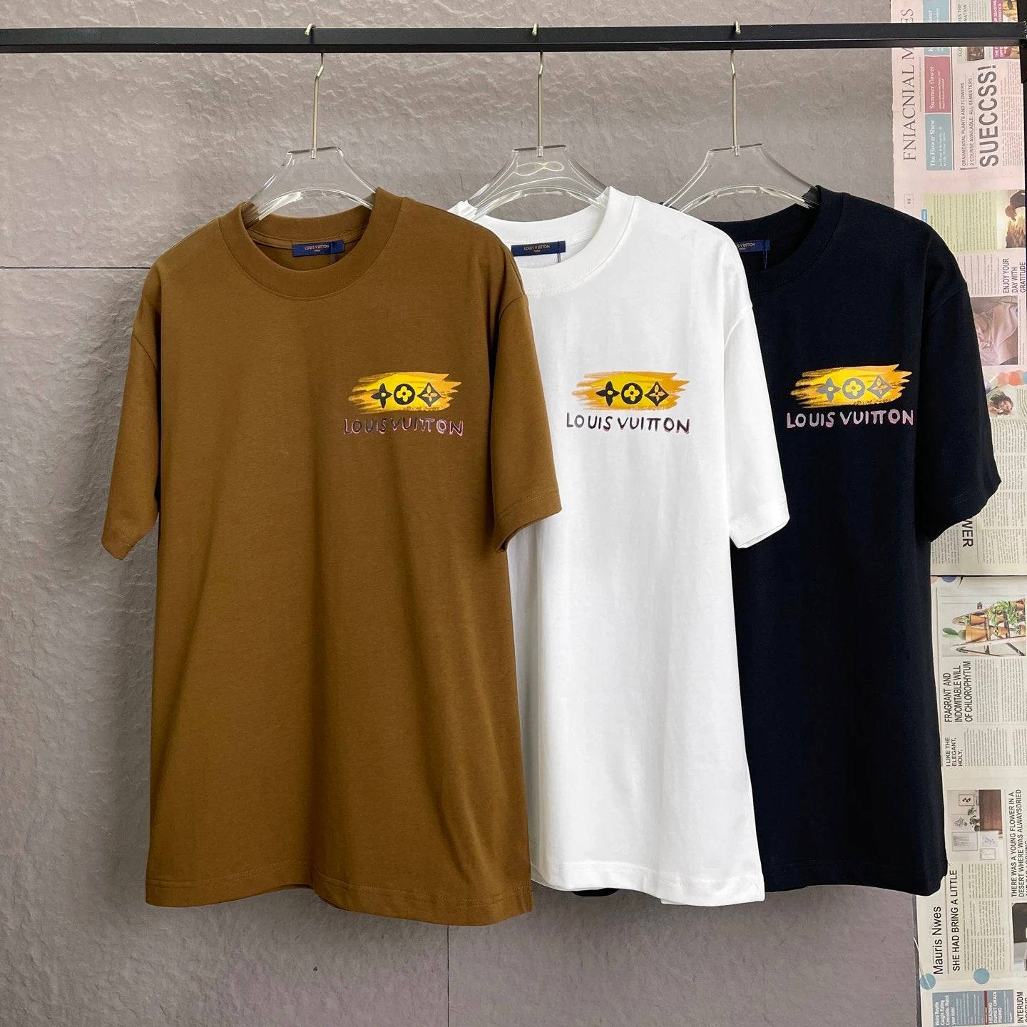 Louis Vuitton LV T-shirt Back Hand-drawn Graffiti Letter Pattern Print logo round Neck Short Sleeve25ss New pure cotton T Unisex T-Shirt OS Loose Fit Base Shirt Top Half Sleeve T-Shirt