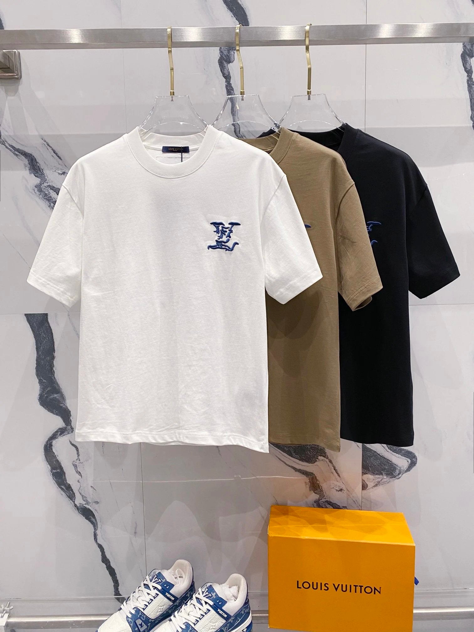 Louis Vuitton LV T-shirt Cowhide Patch Embroidery Cloud Letters LOGO Logo Crew Neck Short Sleeve25ss New Pure Cotton Unisex Style T T-shirt OS Loose Fit Base Shirt Casual Short Sleeve Top T-Shirt