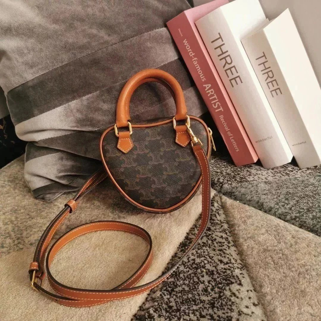 Celine women's bag Top version 【Kowloon Leather Edition】New Heart Bag New Year Capsule Series Heart-Shaped Handbag TRIOMPHE Logo Printing and Fun Type Heart Bag Can Be Carried by Hand、Women's Shoulder Crossbody Bag198223