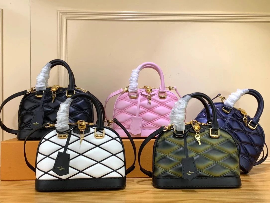 Louis Vuitton LV Women's Bag Top version 【High Version Original Leather】New Diamond Quilted Pattern A1maBB Shell Bag Original Sheepskin Shoulder Messenger Bag Portable Women's Bag AlmaBB Handbag M23666