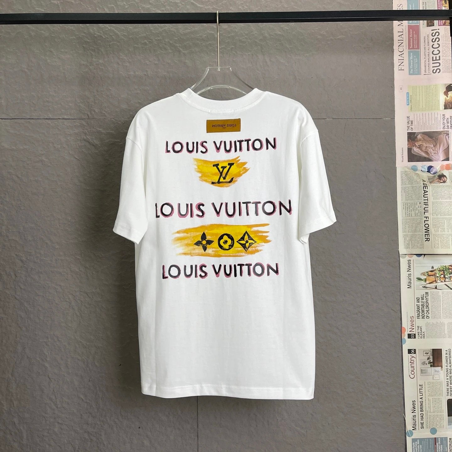 Louis Vuitton LV T-shirt Back Hand-drawn Graffiti Letter Pattern Print logo round Neck Short Sleeve25ss New pure cotton T Unisex T-Shirt OS Loose Fit Base Shirt Top Half Sleeve T-Shirt