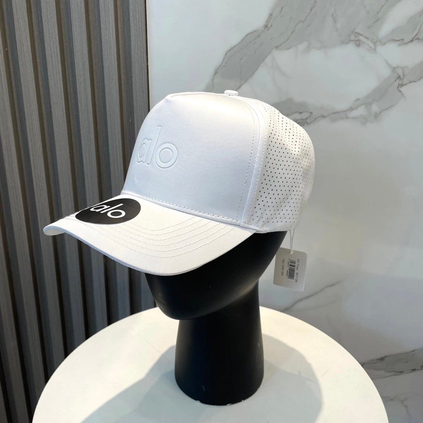 Alo Yoga Hat Letter Printing logo Baseball Cap Sun Protection Visor Cap Large Head Circumference Versatile Sports Hat Slimming Face Curved Brim Unisex Couple Style