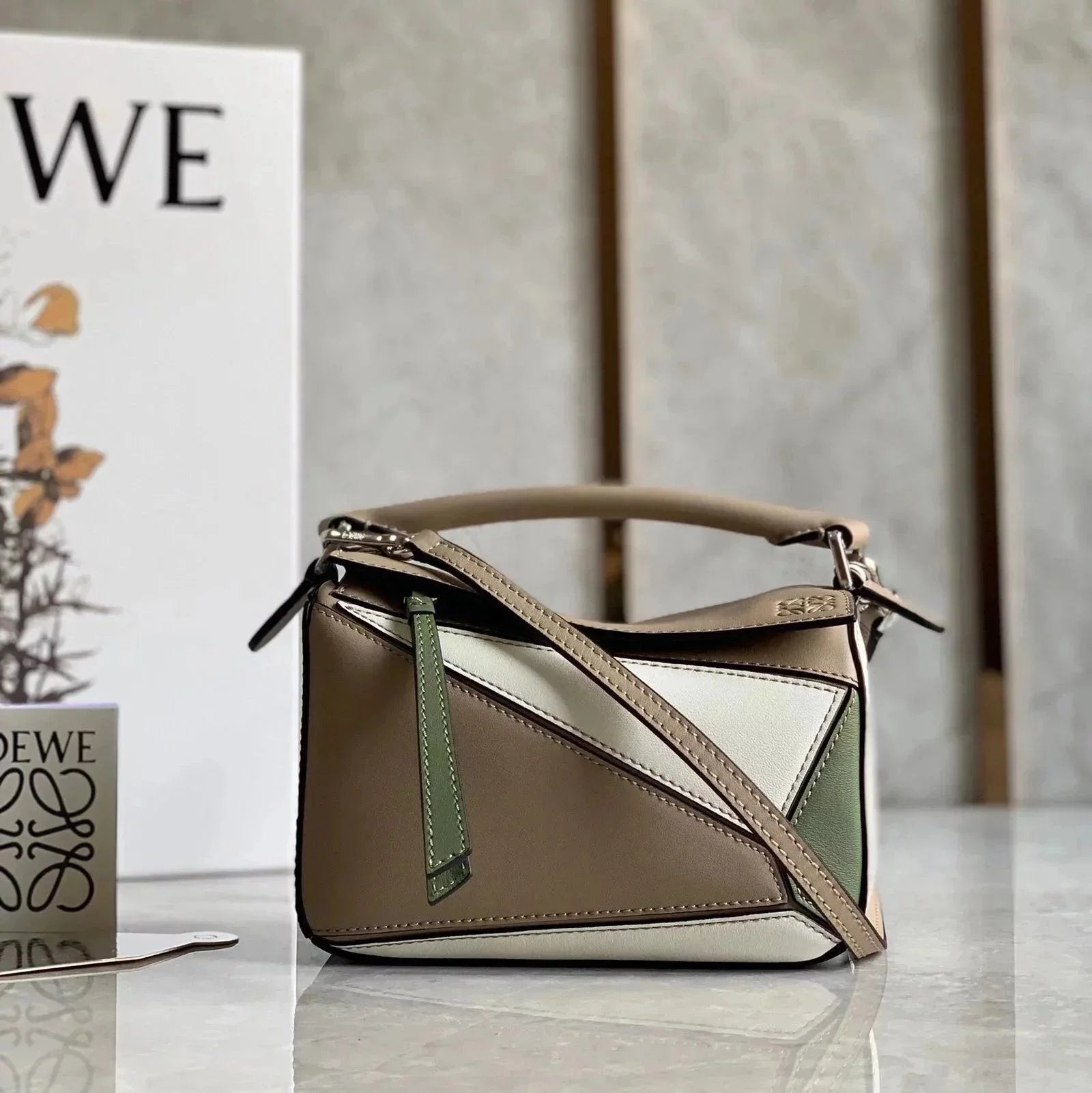 LOEWE Women's Bag Top version 【Level Surrogate Shopping】puzzle Geometric Bag Women's Bag mini18cm Mini Geometric Bag Crossbody Bag Small Size24cm Medium29cm Splicing Box Bag loewe Classic Geometric Crossbody Bag