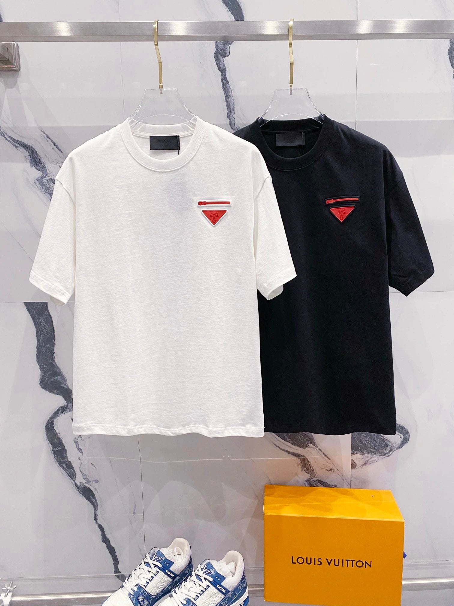 PRADA T-shirt Red silicone zipper triangle logo LOGO Design Logo Crew Neck Short Sleeve25ss New Pure Cotton Unisex Style T T-shirt OS Loose Fit Base Shirt Casual Short Sleeve T-Shirt