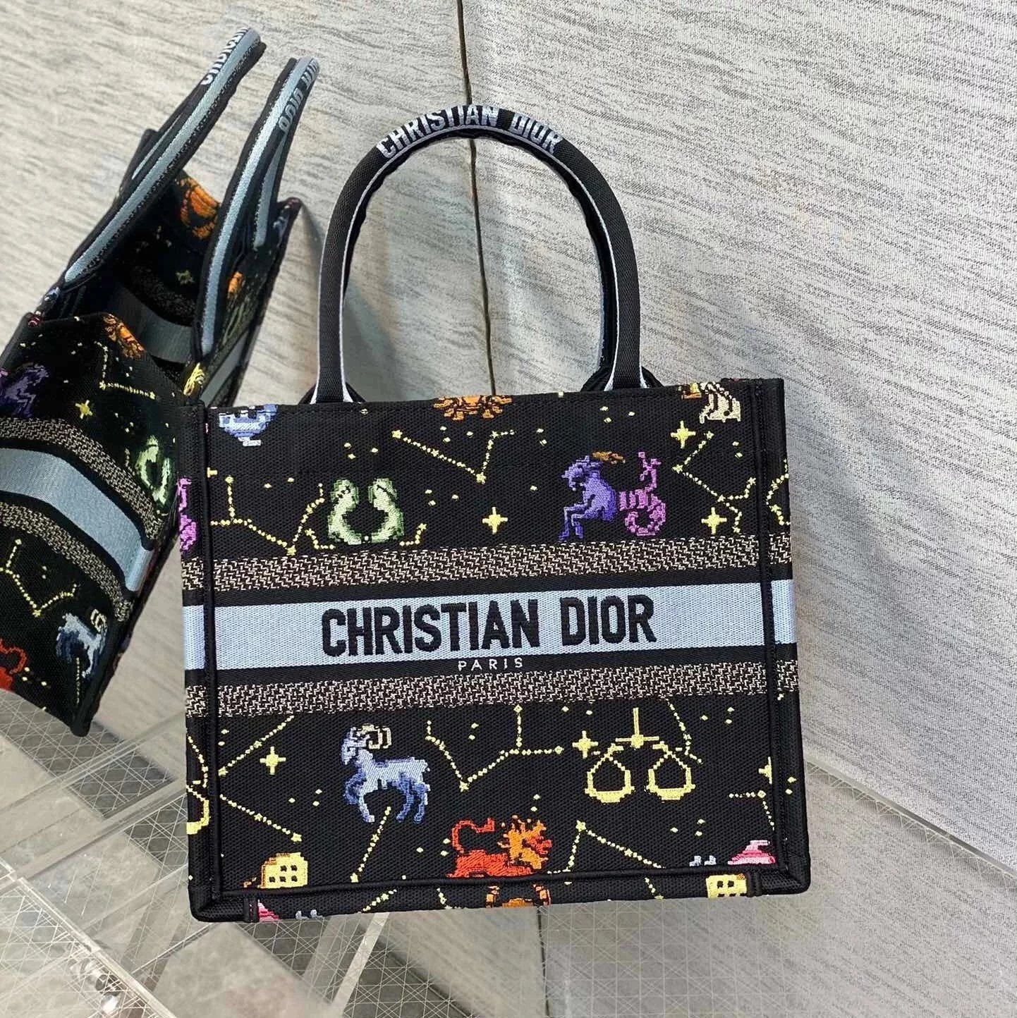 Dior Women's Bag Top version 【Original Leather】2022Valentine's Day Limited BookTote Bag Shopping Bag Handbag Tote Bag Mummy Bag Large Capacity Bag Twelve Constellation Embroidered Printed Pattern Large Size41cm Medium36cm Small Size26cm