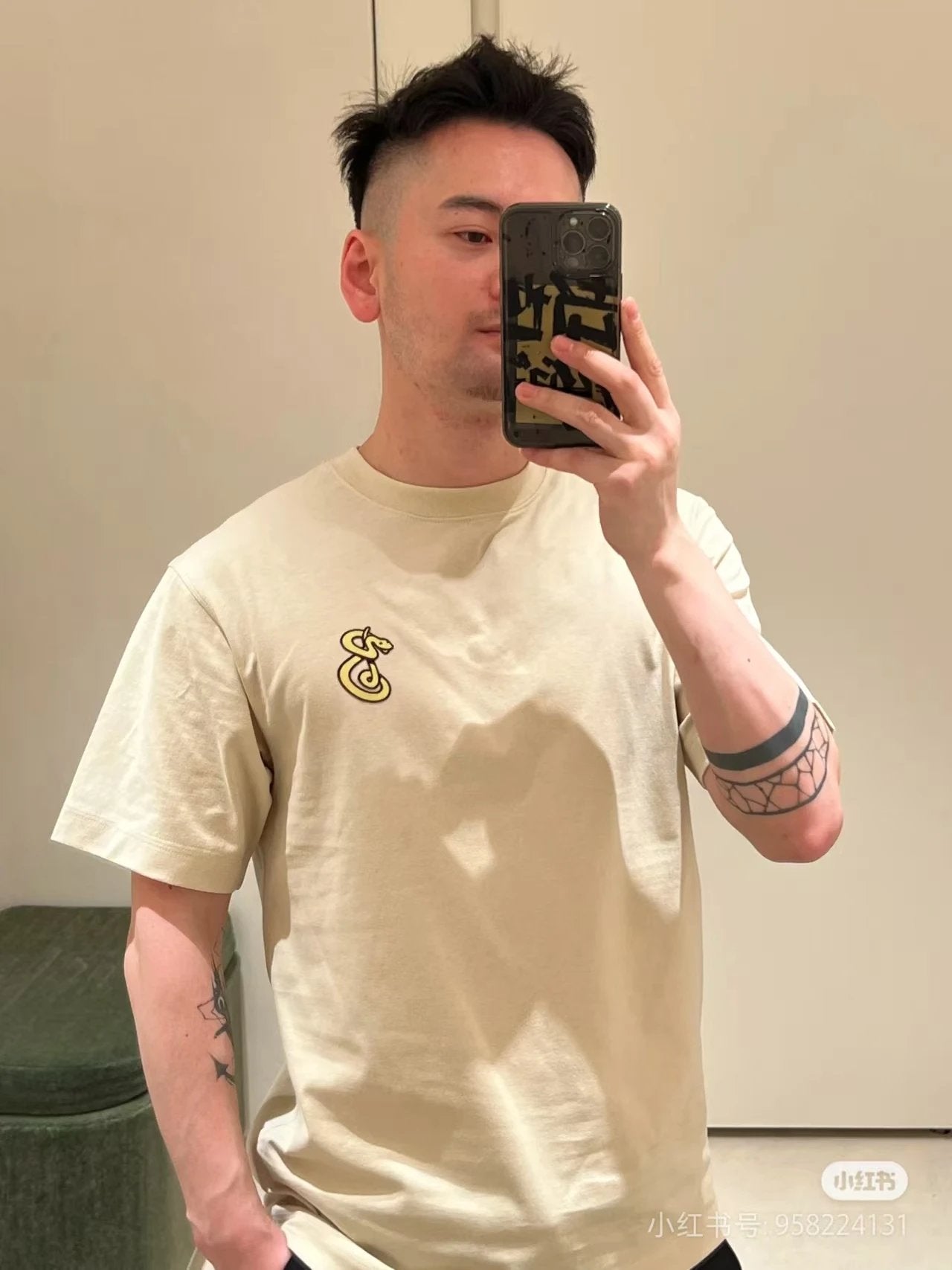 Burberry T-shirt Year of the Snake Limited Edition Flocking logo round Neck Short Sleeve25ss New Pure Cotton Unisex Style T T-shirt OS Loose Fit Base Shirt Top Half Sleeve T-Shirt