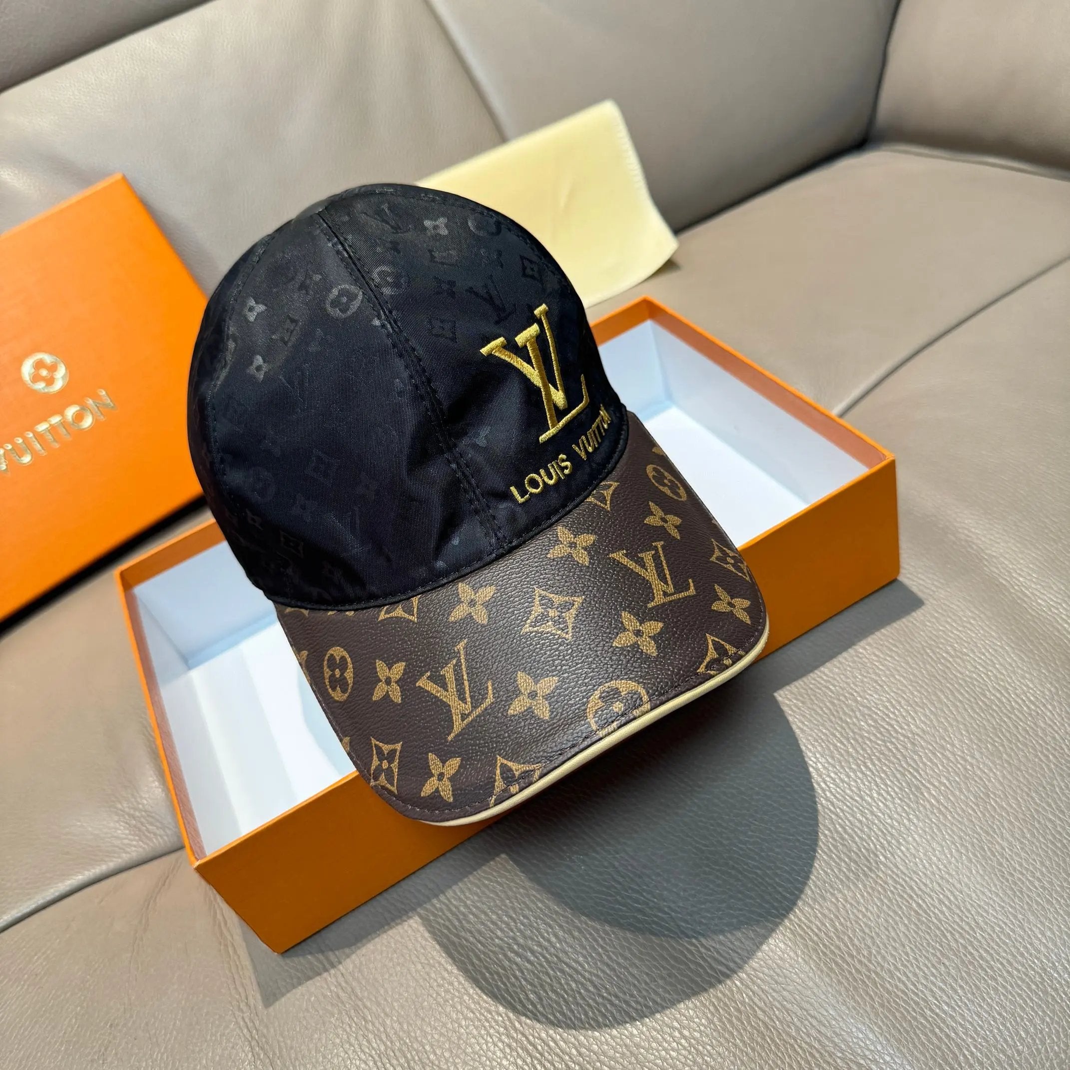 Louis Vuitton LV Hat Vintage Floral Patchwork logo Baseball Cap Sunshade Sun Protection Duckbill Cap Large Head Circumference Slimming Face Curved Brim Versatile Sports Hat for Men and Women Couples Same Style