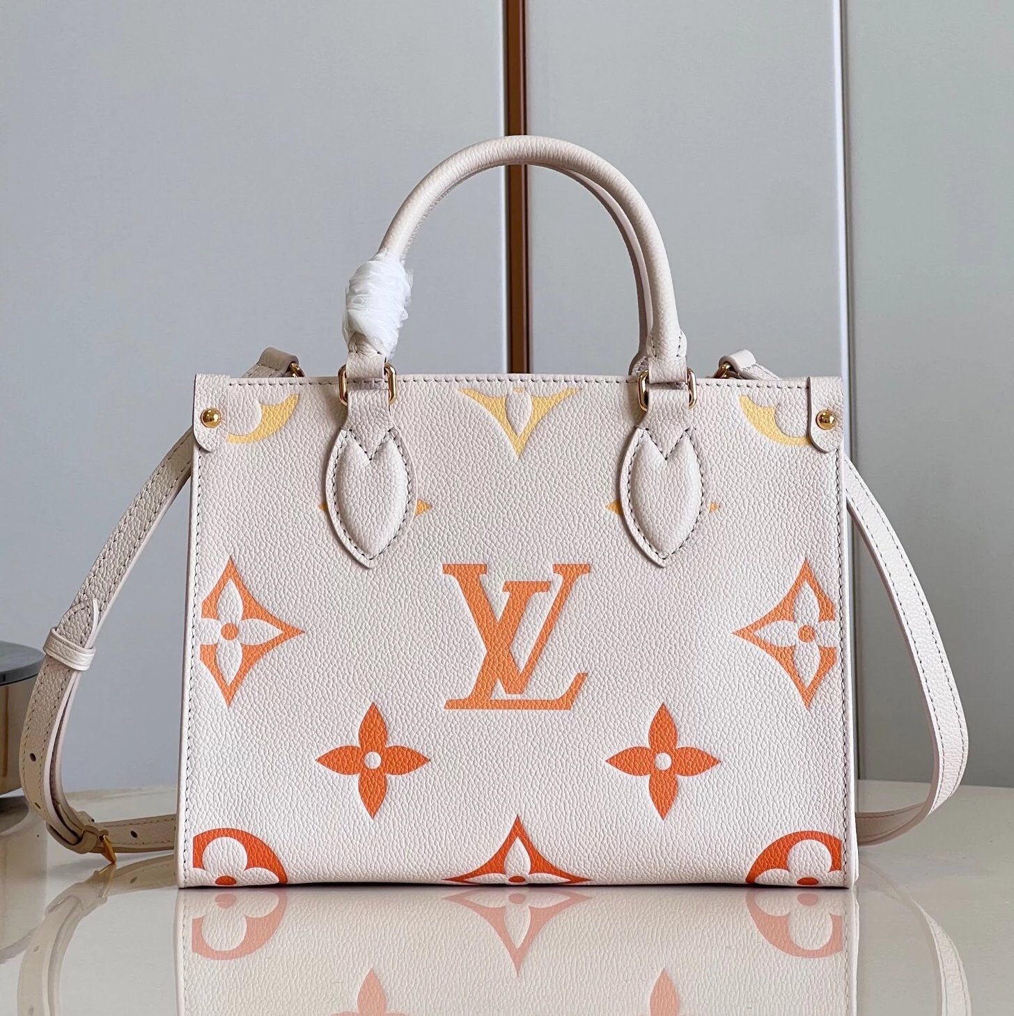 Louis Vuitton LV Women's Bag Top version Early Spring New Small Size Classic Floral Tote Bag Mummy Bag Shoulder Portable Messenger Shopping Bag New Small Size25cm Gray Black