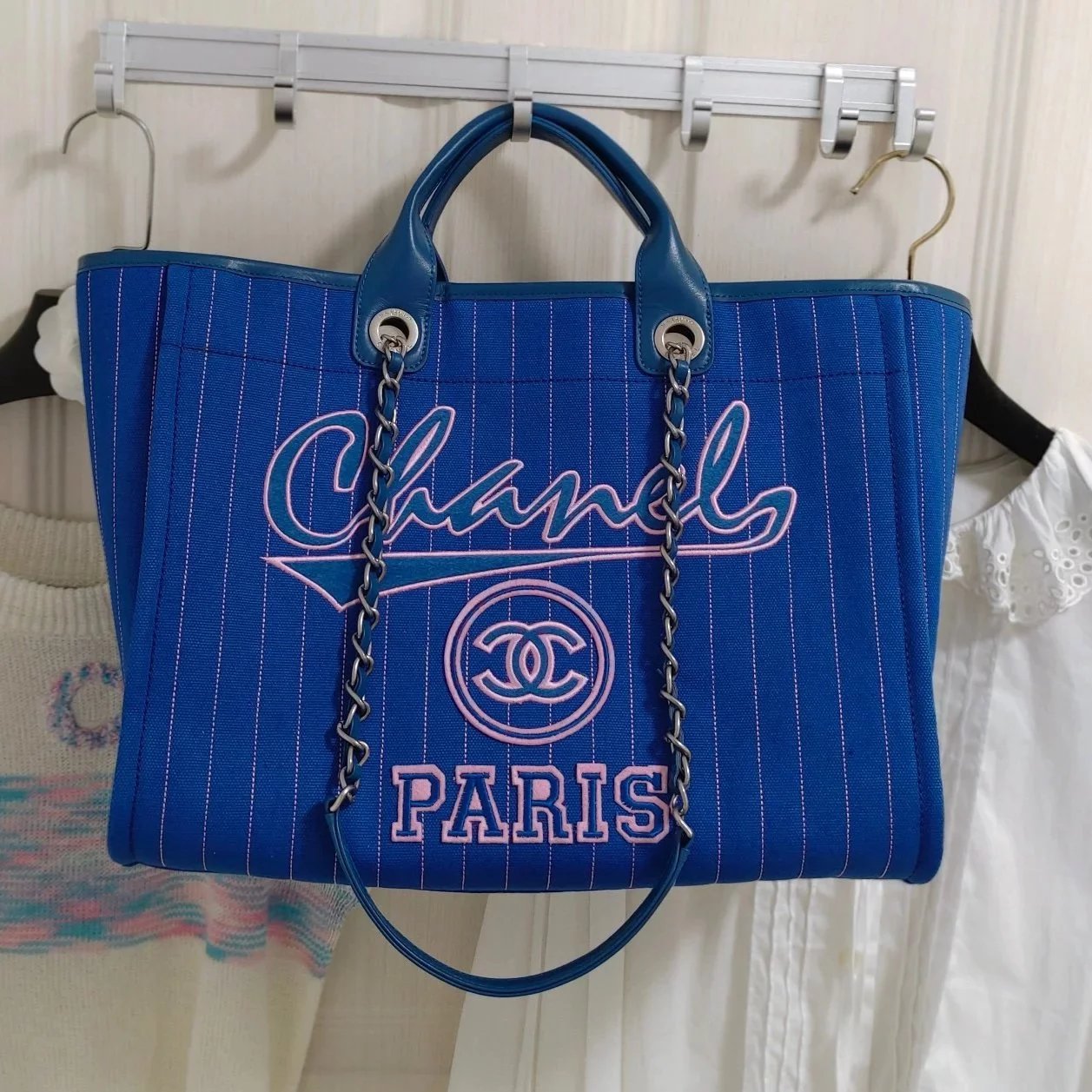 Chanel Women's Bag Top version 【Super Original Factory】Ohanel Home23P Shopping Bag Beach Bag Vertical Stripes23P Hot Sale of Elements Naini Goose Beach Bag Mummy Bag Shopping Bag Tote Bag Women's Bag Tote Shoulder Bag Handbag New Beach Bag Large38cm Mediu