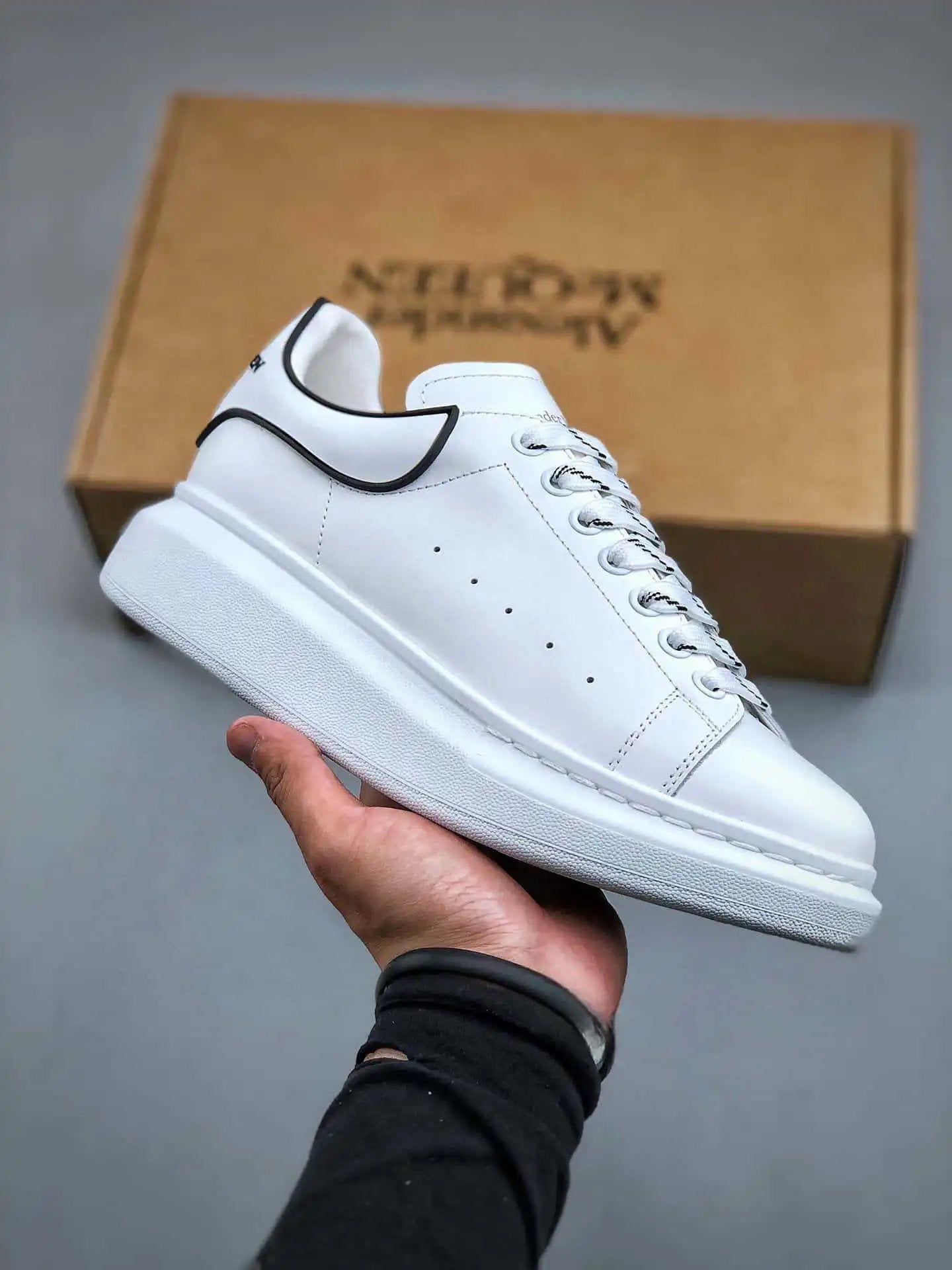 McQueen Shoes White Shoes Spring2024Sneaker Platform Height Increasing Insole Casual Men's Shoes Women's Shoes Board Shoes