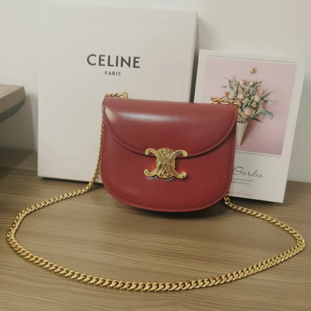 Celine women's bag Top version 【Original Leather Quality】2022Winter New Chain Saddle Bag TEENBESATRIOMPHE Early Autumn New Arc De Triomphe Saddle Bag Shoulder Chain Bag Crossbody Bag Classic Triumph Door Latch Metal110973