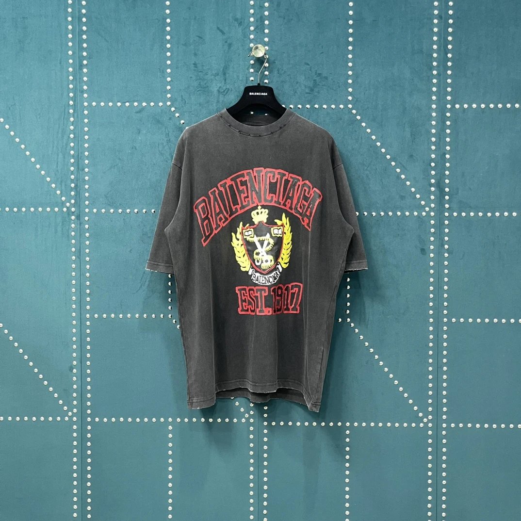 Balenciaga T-shirt Scissors Shield Print on Chest logo round Neck Short Sleeve25ss New Pure Cotton Unisex Style T Casual T-Shirt Base Layer Shirt OS Loose Fit Half Sleeve Top Plus Size