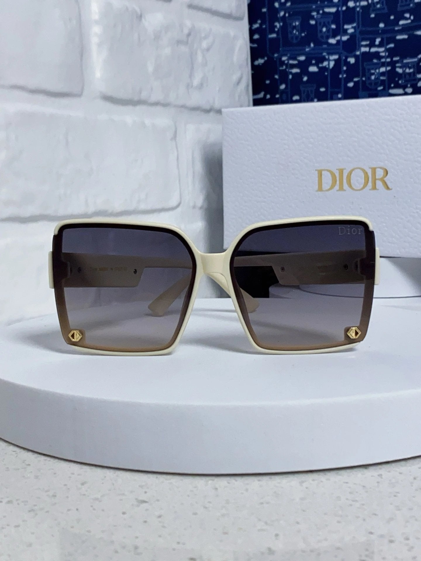 Dior Sunglasses Letter Print Temple Sunglasses Slimming Non-Prescription Women's Driving Beach Fishing UV Protection25ss New Sports Casual Versatile