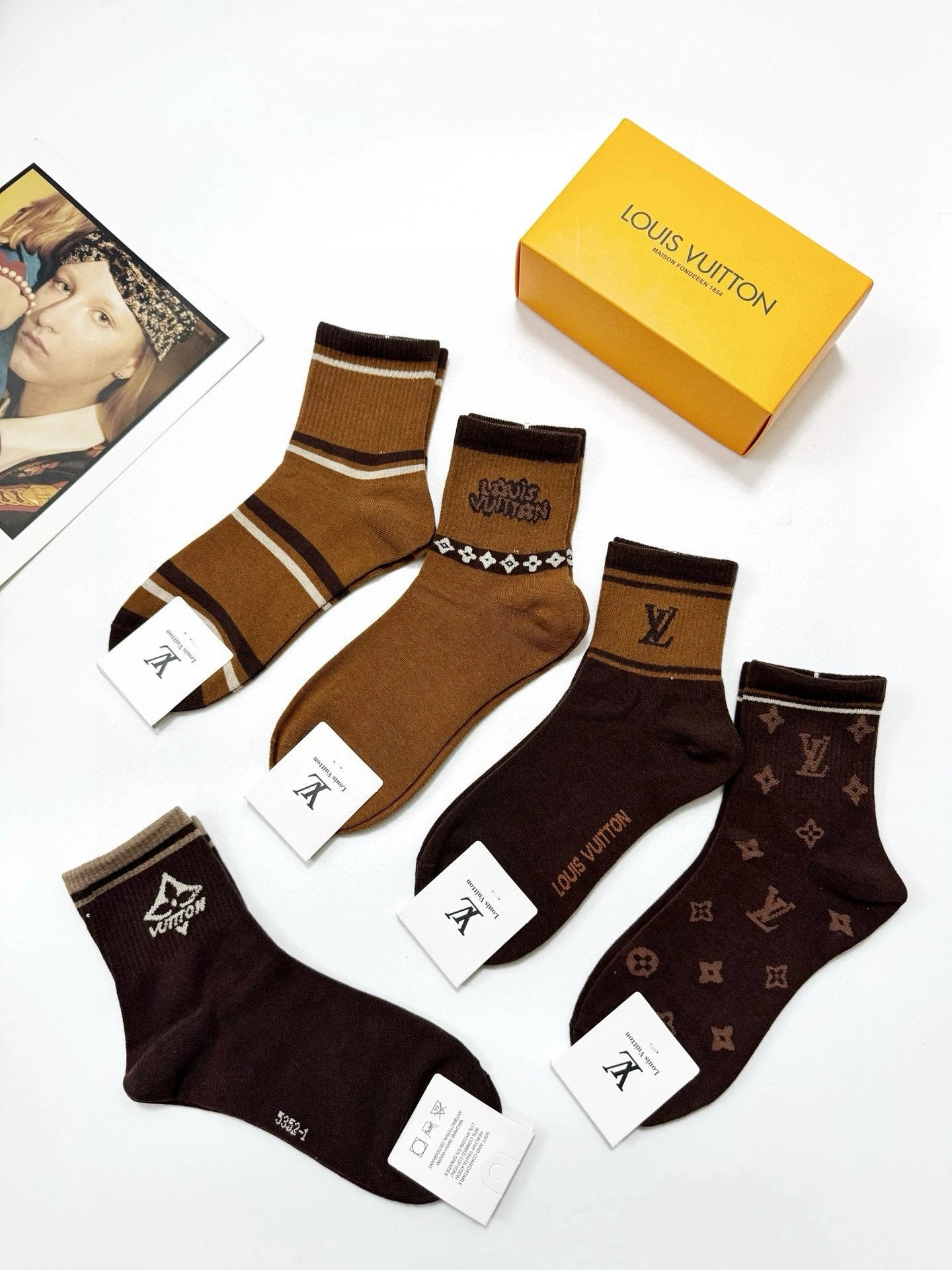 Louis Vuitton LV Sock 【a Box5Double】Classic Letters logo Breathable and stylish pure cotton25ss New Short Tube Cotton Socks Thin Business Sports Casual Spring Summer Autumn Versatile Deodorant Sweat-Absorbing