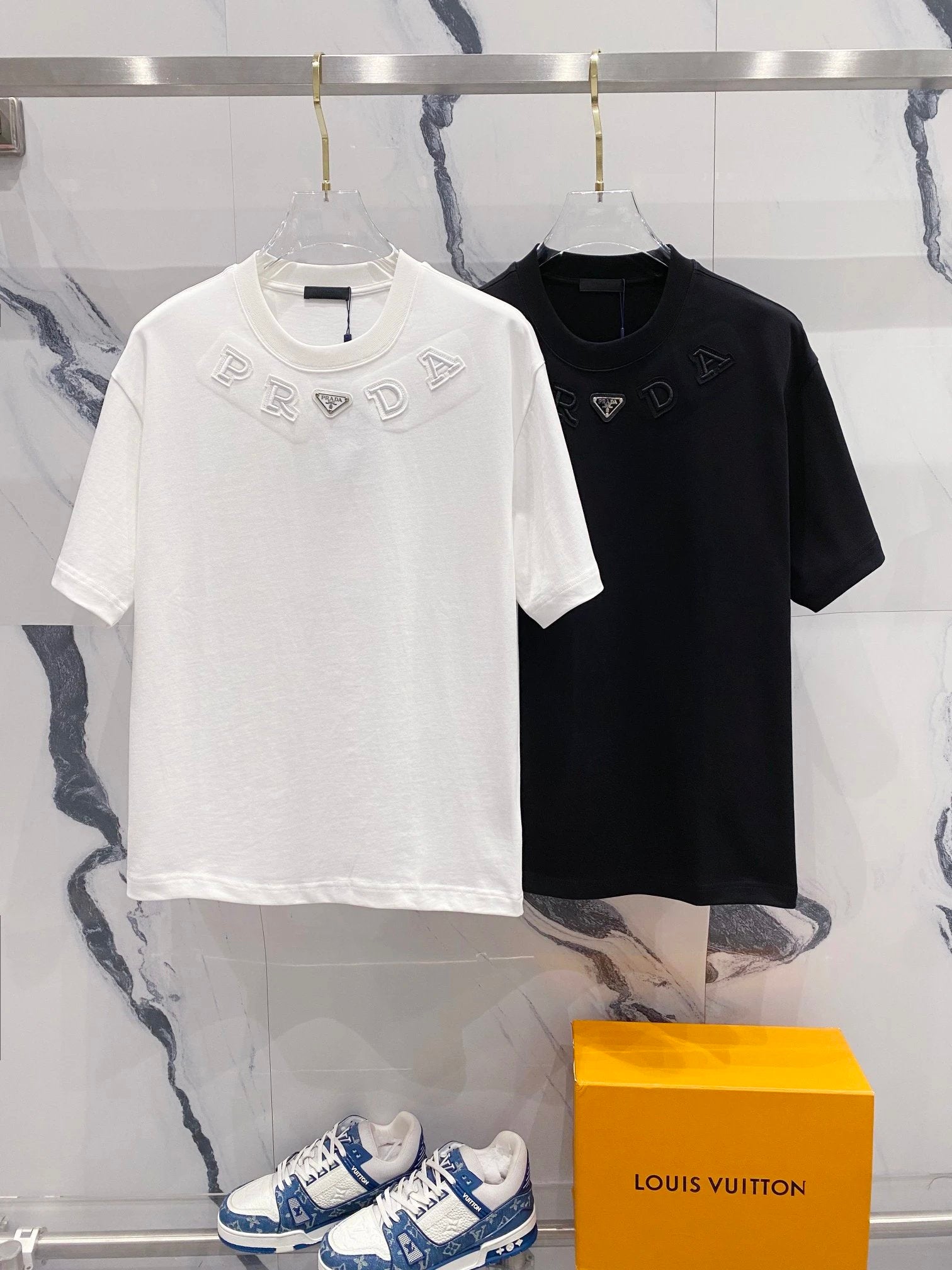PRADA T-shirt Curved Letter Embroidery LOGO Triangle Logo Iron Badge Round Neck Short Sleeve Pure Cotton Unisex T T-shirt OS Loose Fit Casual T-Shirt