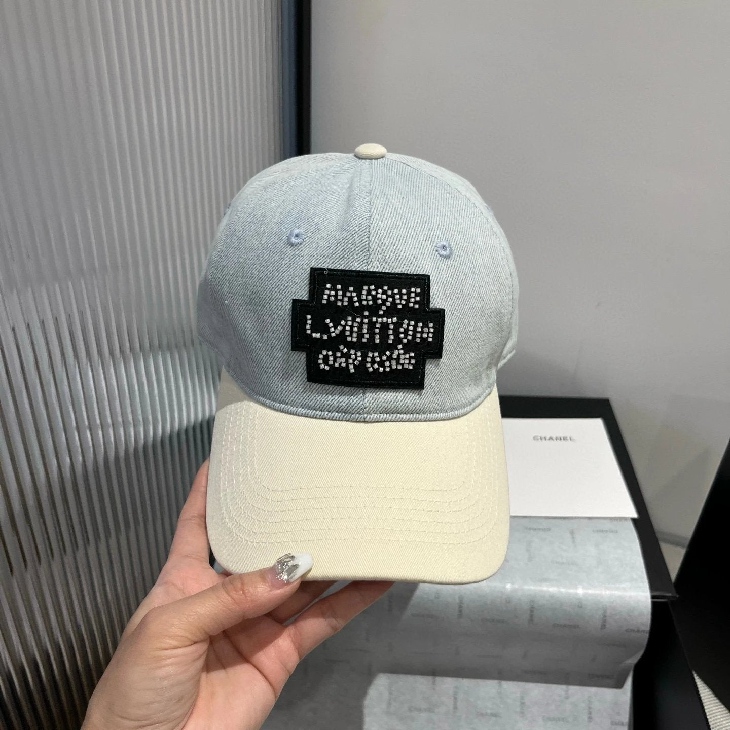 Louis Vuitton LV Hat Letters logo Baseball Cap Sunshade Sun Protection Duckbill Cap Unisex Couple Style Large Head Circumference Slimming Face Curved Brim Versatile Sports Hat