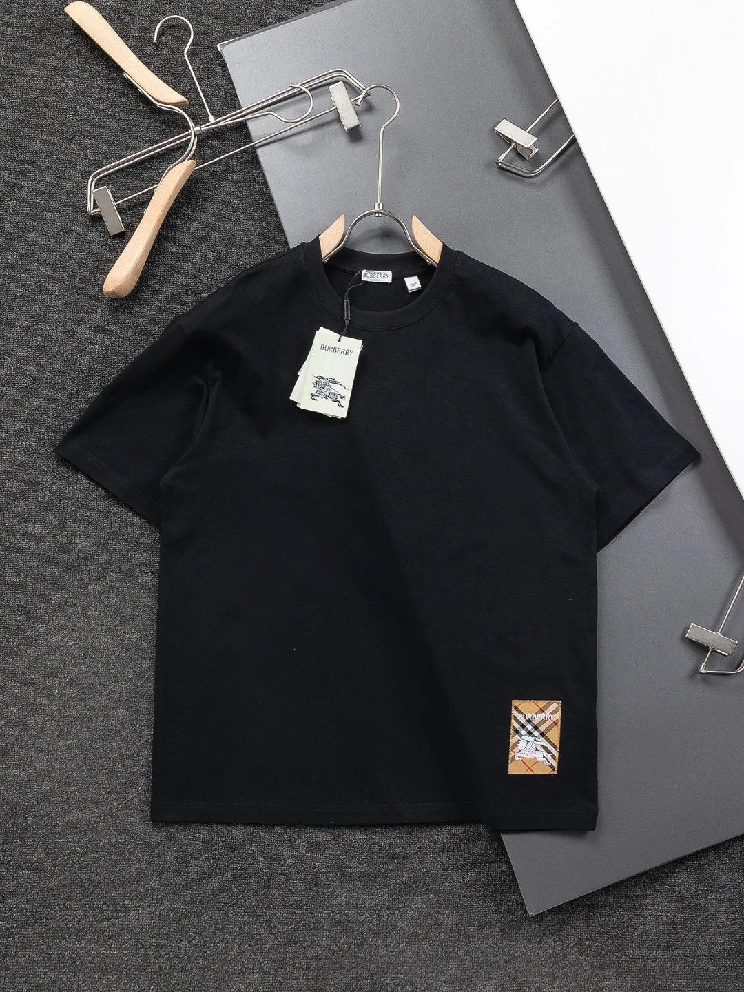 Burberry T-shirt Embroidered Patch at Hem logo round Neck Short Sleeve25ss New Pure Cotton Unisex Style T T-shirt OS Loose Fit Base Shirt Top Half Sleeve T-Shirt