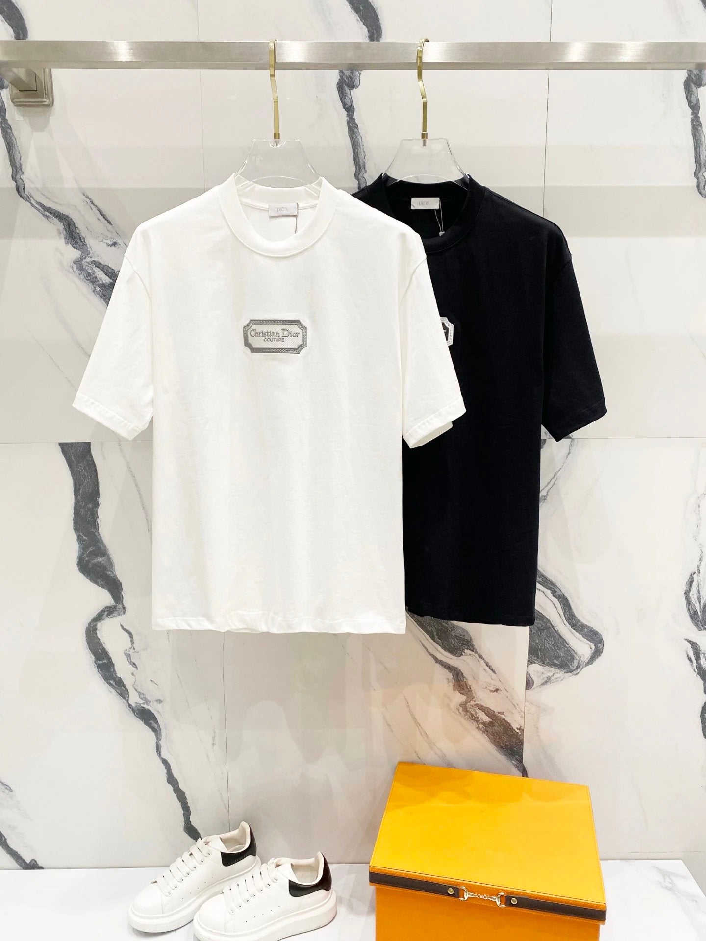 Dior T-shirt Silver Embroidered Letter on the Chest logo round Neck Short Sleeve25ss New pure cotton T Unisex T-Shirt OS Loose Fit Base Shirt Top Half Sleeve T-Shirt