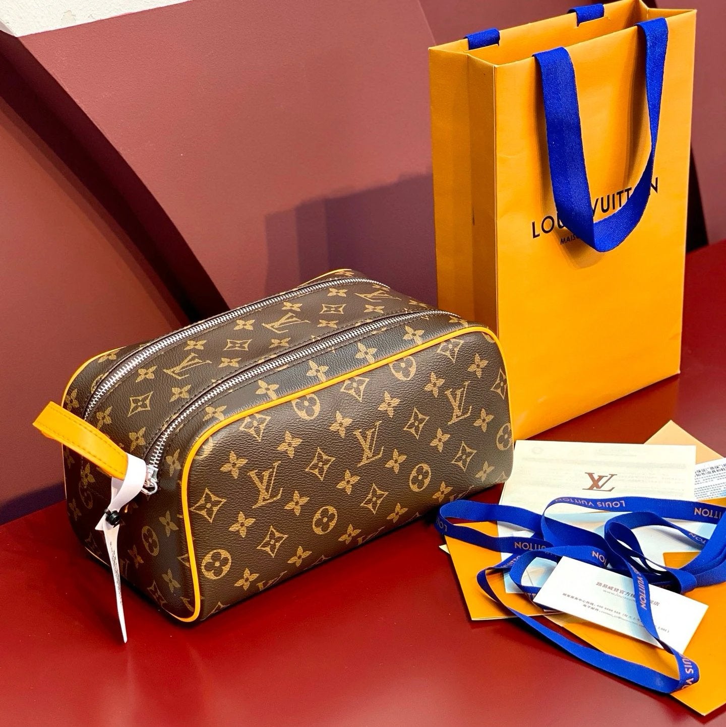 Louis Vuitton LV Wallets/Clutches Top version 【Top with High Version】【LockerDoppKit Toilet Bag】M83112Flower(Silk Screen)Black Color Wash Bag DOPP Toilet Bag/Cosmetic Bag Men's and Women's Bags Handbag Presbyopic M83112Black Flower Wash Bag Large M12641