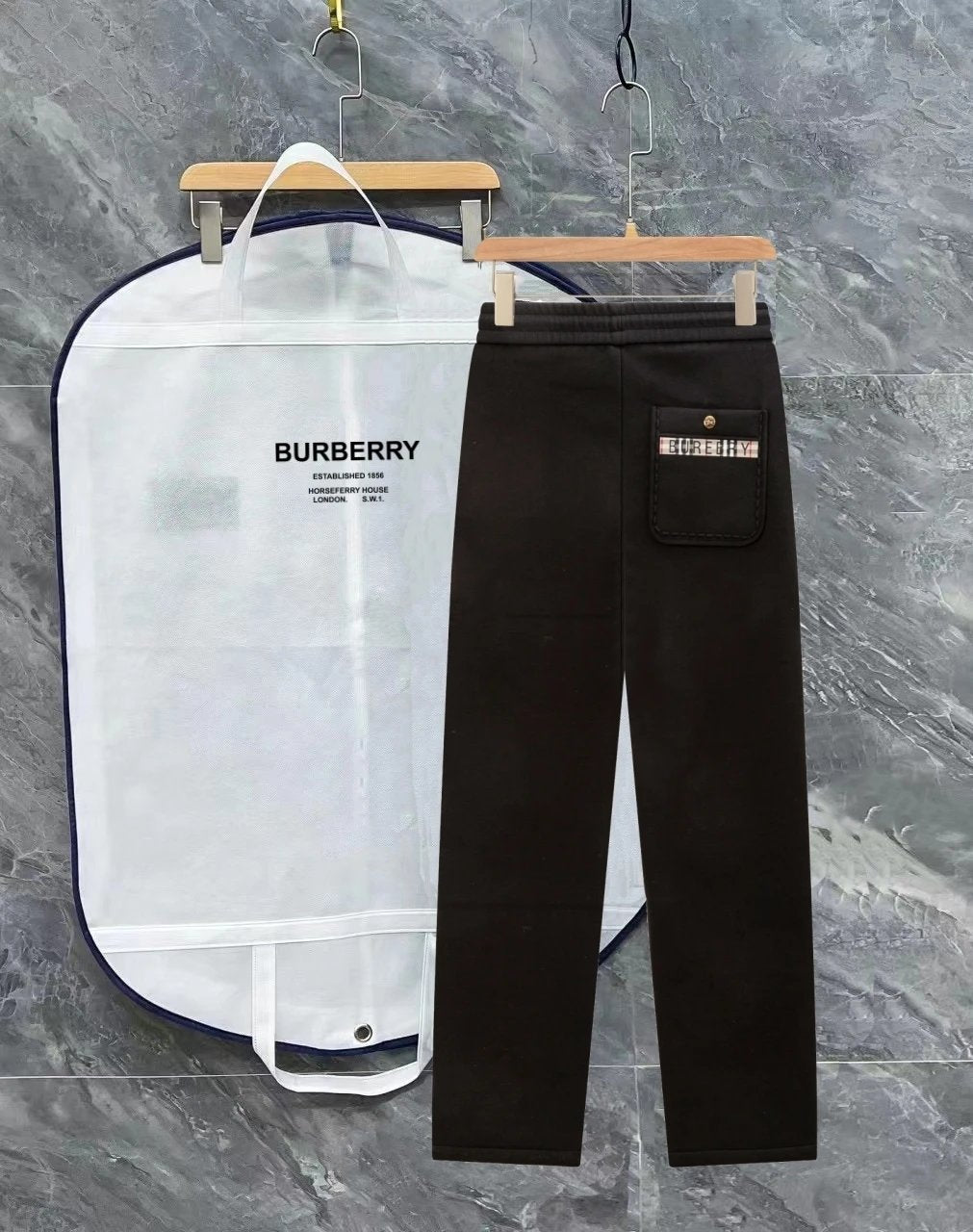 Burberry Sweatpants Fleece-lined Thickened 3D logo Straight-leg Sweatpants Sports Pants Autumn Unisex Long Pants Drawstring Winter Loose Plus Size Casual Pants