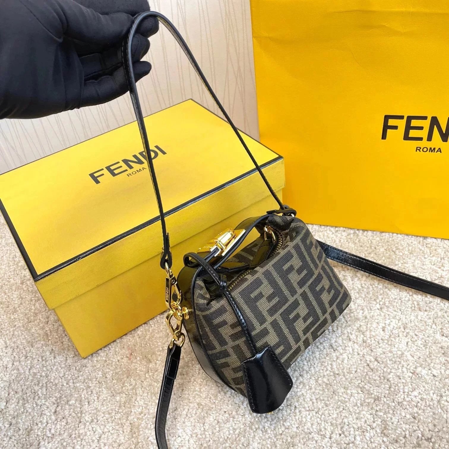 FENDI Women's Bag Top version New Mini Presbyopic Women's Bag Vintage Zhonggu Lunch Box Bag Women's Original Single Portable Cosmetic Bag Shoulder Crossbody Bag