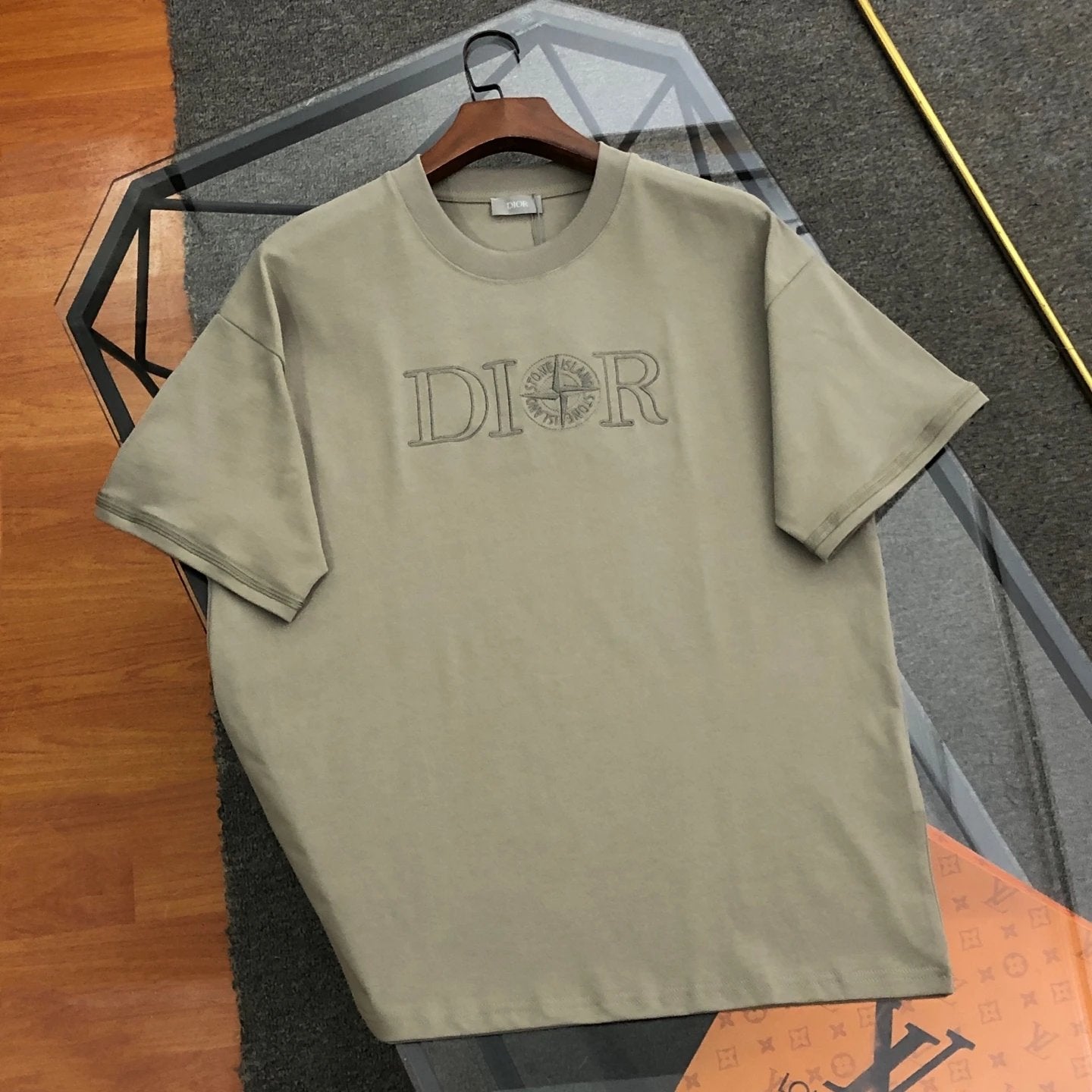 Dior T-shirt Chest Letter Pattern Embroidery logo round Neck Short Sleeve25ss New pure cotton T Unisex T-Shirt OS Drop Shoulder Loose Fit Base Shirt Top T-Shirt Short Sleeve