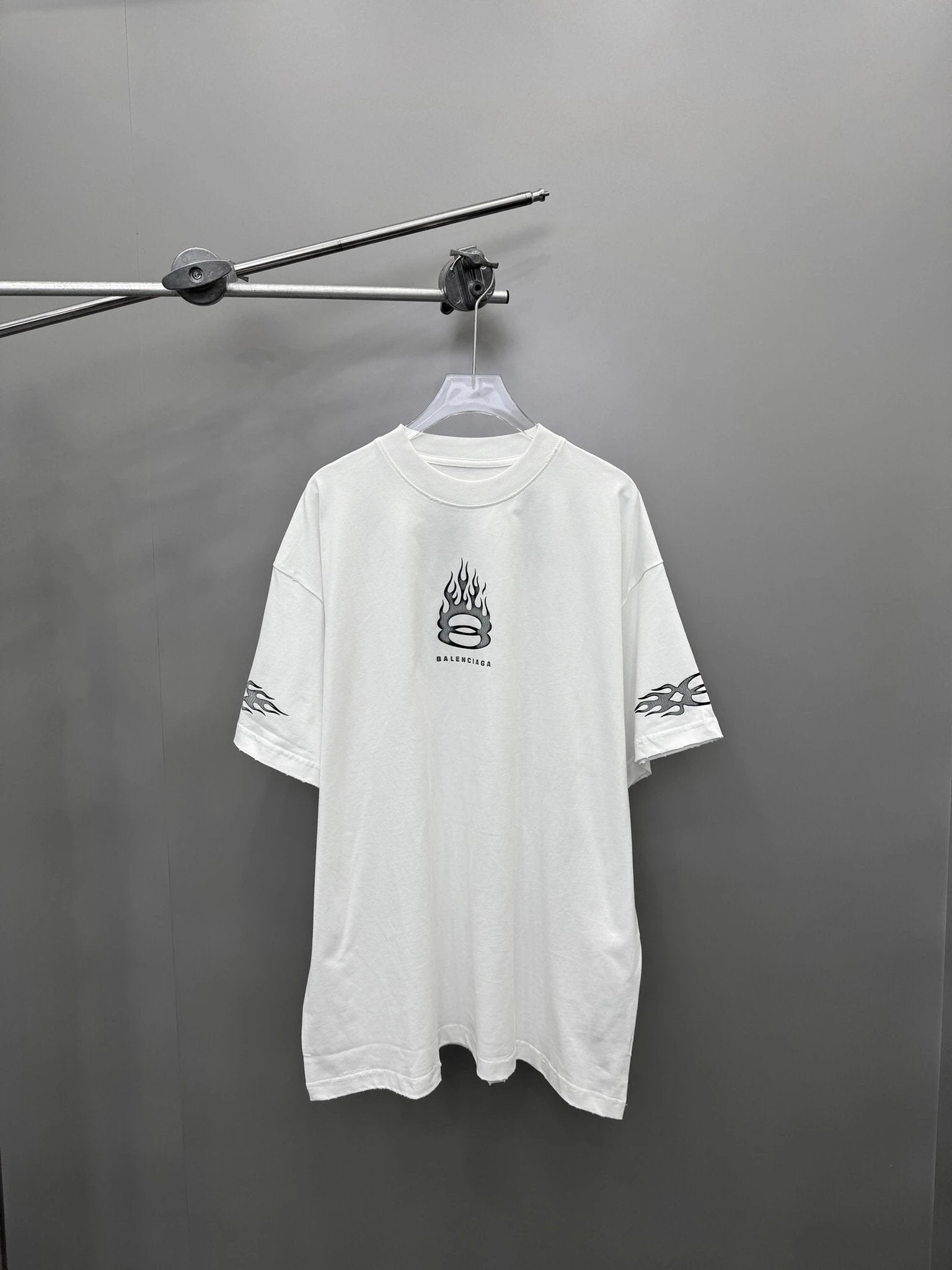 Balenciaga T-shirt Double Ring Flame logoDirtyFit Stylish Round Neck Short Sleeve25ss New pure cotton T Unisex T-Shirt OS Loose Fit Base Shirt Top T-Shirt Short Sleeve
