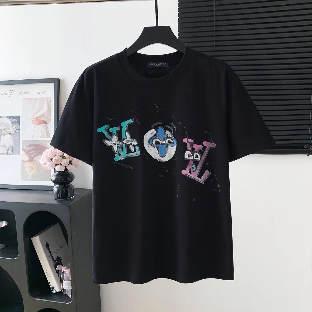 Louis Vuitton LV T-shirt Hand-painted Letter and Four-leaf Flower Print on Chest logo round Neck Short Sleeve25ss New Pure Cotton Unisex Style T T-shirt OS Loose Fit Base Shirt Top Half Sleeve T-Shirt