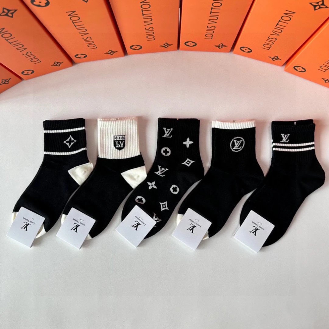 Louis Vuitton LV Sock 【Five Pairs Per Box】Classic Letters logo Pure Cotton Mid-Calf Slouch Socks Breathable Fashionable25ss New Cotton Socks Spring Summer Autumn Thin Business Sports Casual Versatile Deodorant Sweat-Absorbing