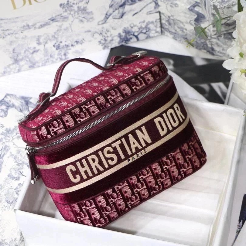 Dior Women's Bag Top version 【Original Order】2021New Women's Bag Qixi Limited Love Travel Cosmetic Bag Box Bag Shoulder Crossbody Handbag