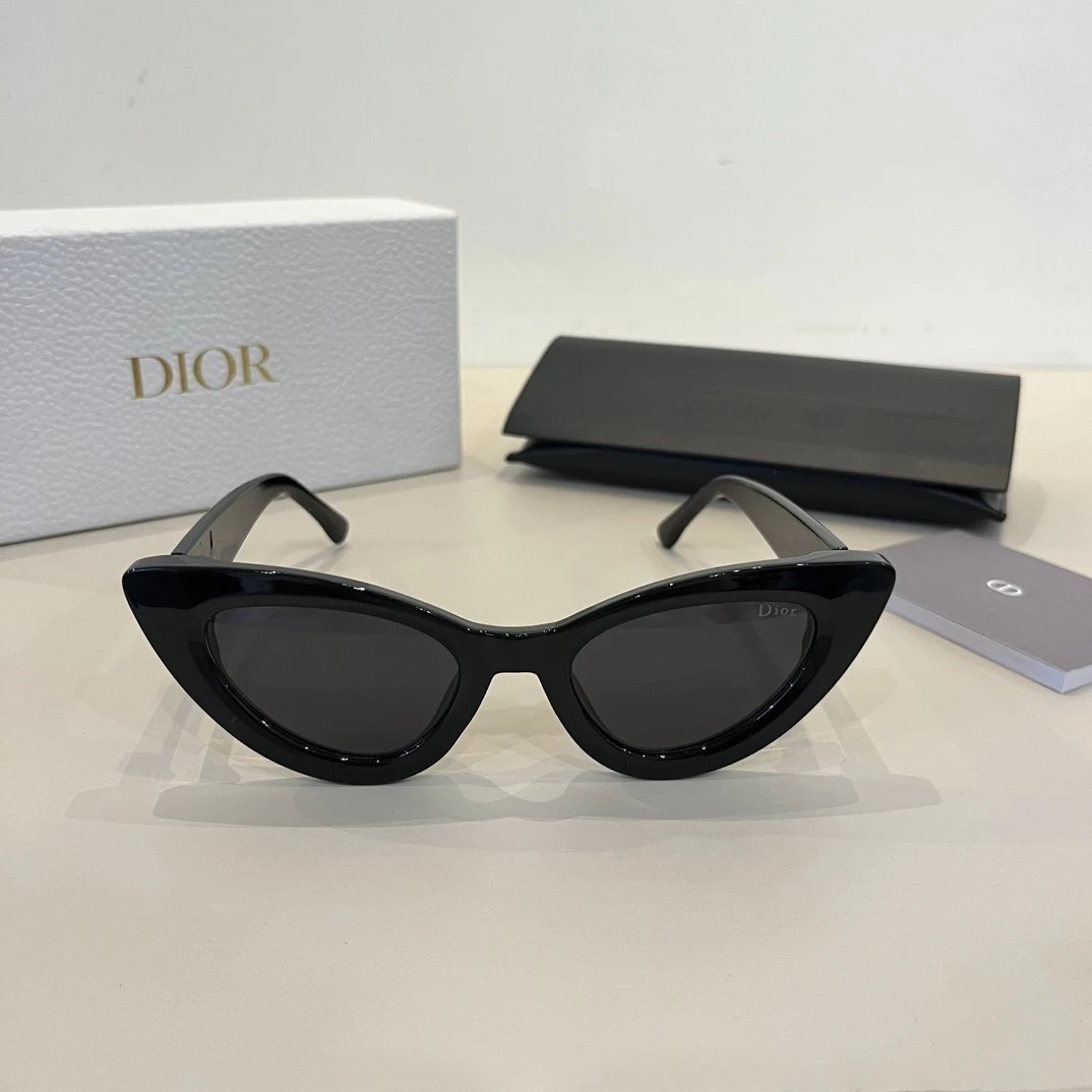 Dior Sunglasses CD Letter Gold Label Temple Sunglasses Slimming Non-Prescription Unisex Couple Style UV Protection Driving Beach Fishing25ss New Sports Casual Versatile
