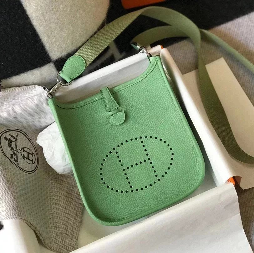 Hermes women's bag Top version New Beeswax Thread Sewing Handmade EvelyneminiH Home Mini Calfskin Hollow-out Evlin Bag Letter Punching Bag Elephant Gray Golden Brown Milkshake White and Black Shoulder Crossbody Buckle Women's Bag