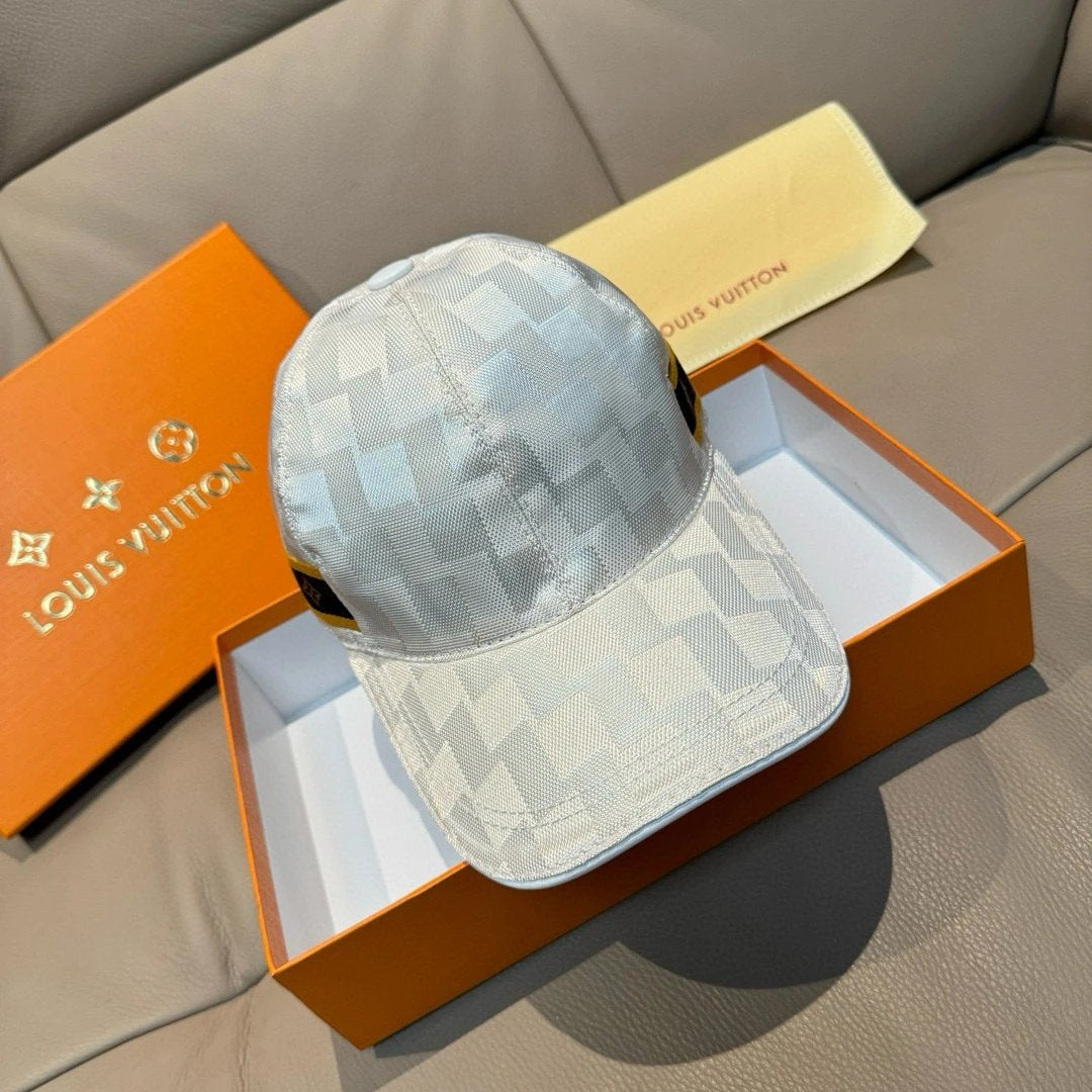 Louis Vuitton LV Hat Classic Checkered Pattern logo Baseball Cap Sun Protection Visor Cap Large Head Circumference Versatile Sports Hat Slimming Face Curved Brim Unisex Couple Style