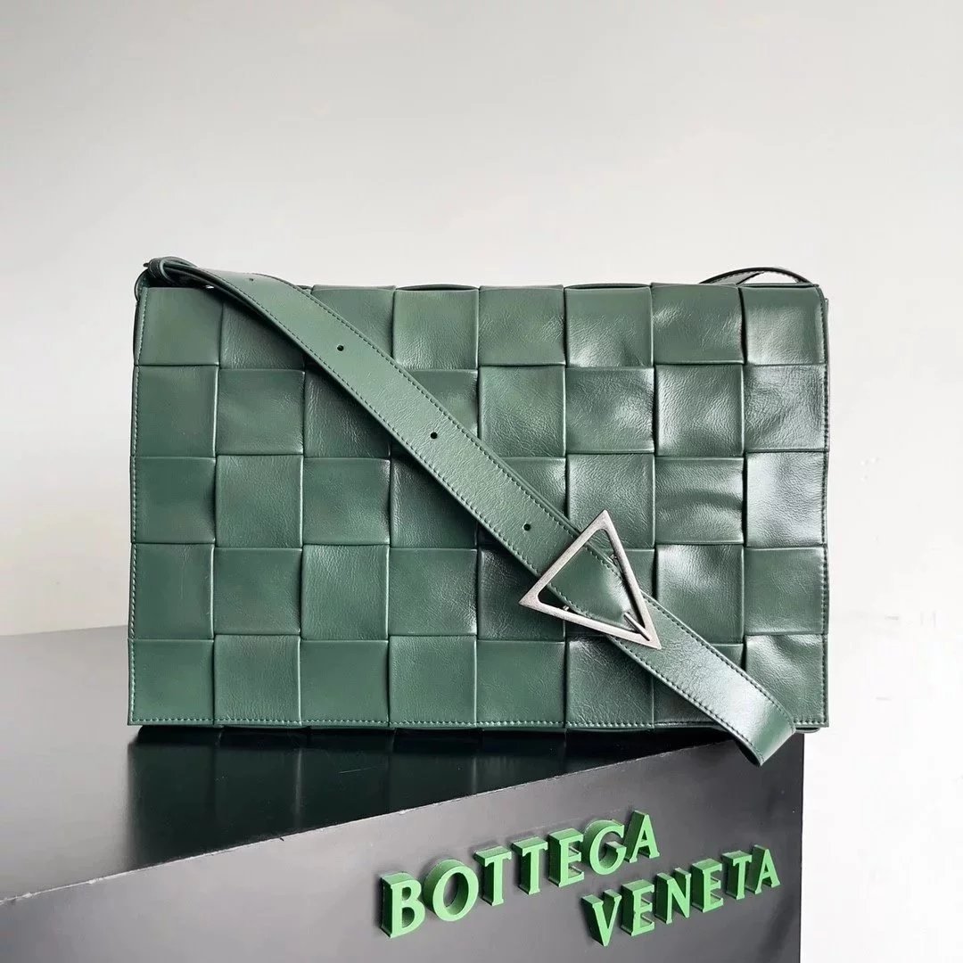 Bottega Veneta Men's Bag Top version New Woven Bag Large Men's Backpack cassette Woven Bag Crossbody Bag Large Handbag Men's Bag Men's Weaving Men's Bag Oil Wax Leather Cowhide