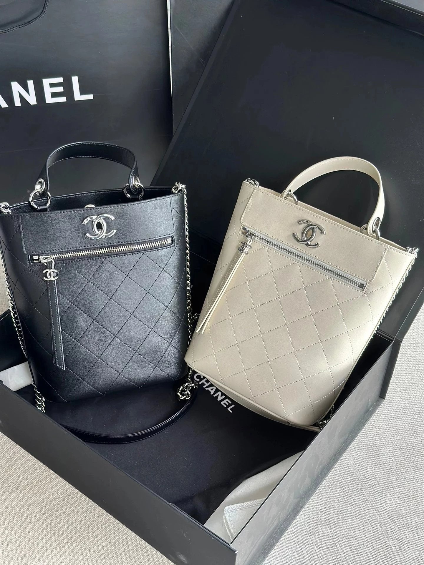 Chanel Women's Bag Top version 【Bag**Version】Home23S New Bucket Bag Portable Shopping Bag，Cowhide Series the Most Perfect Bucket Bag，Simple and Generous，Fashion Style，Super Large Capacity，Diamond Chain Shoulder Messenger Bag，Italy Cowhide Wear-Resistant D