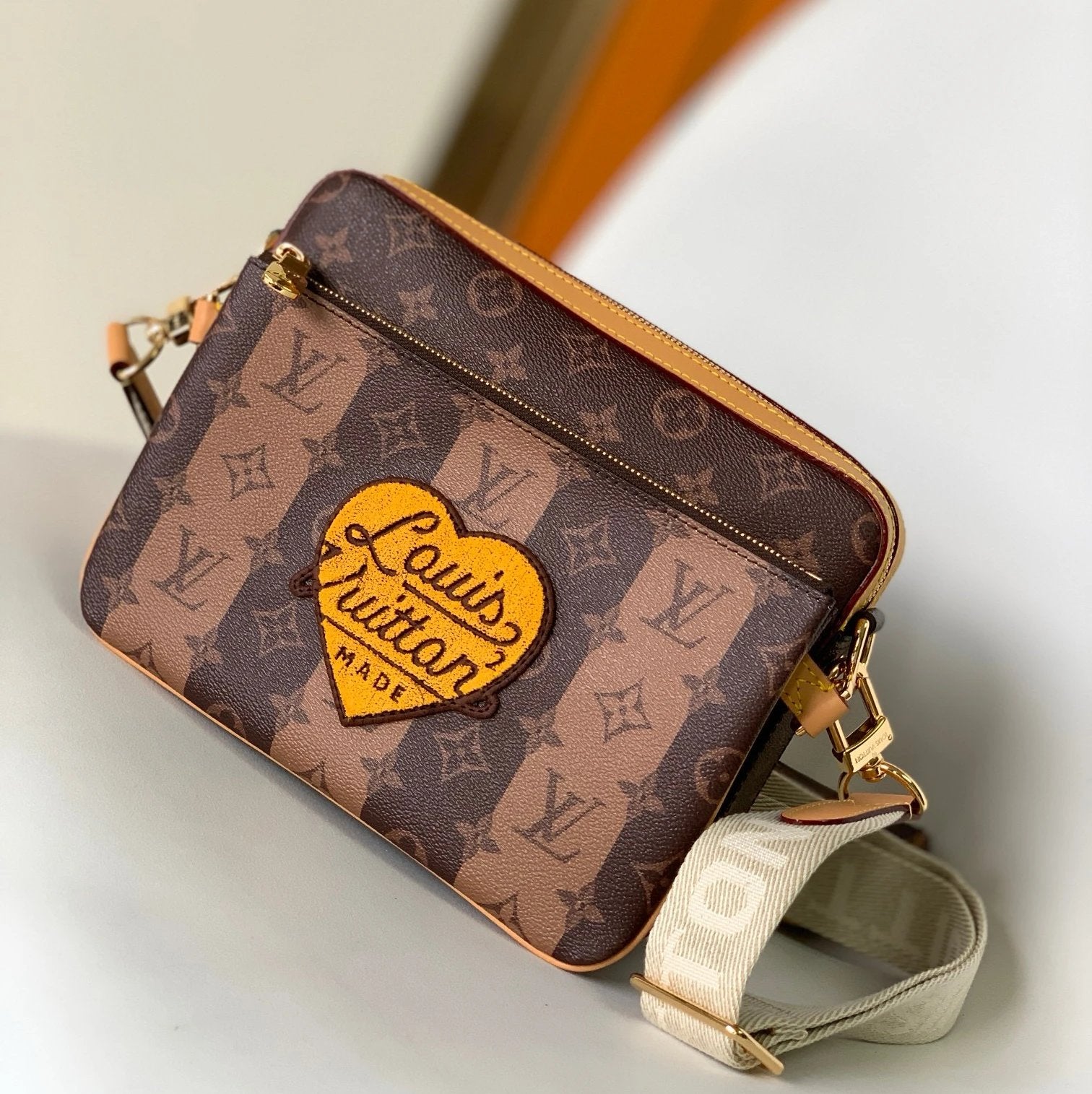 Louis Vuitton LV Men's Bag Top version 【Highest Version】Original Leather Hardware M46602Full leather in black M69827Sprinter Three-in-One Men's Messenger Bag Postman Men's Bag Two-in-One Trio Messenger Bag Shoulder Bag Men's Messenger Bag Men's Bag M30848